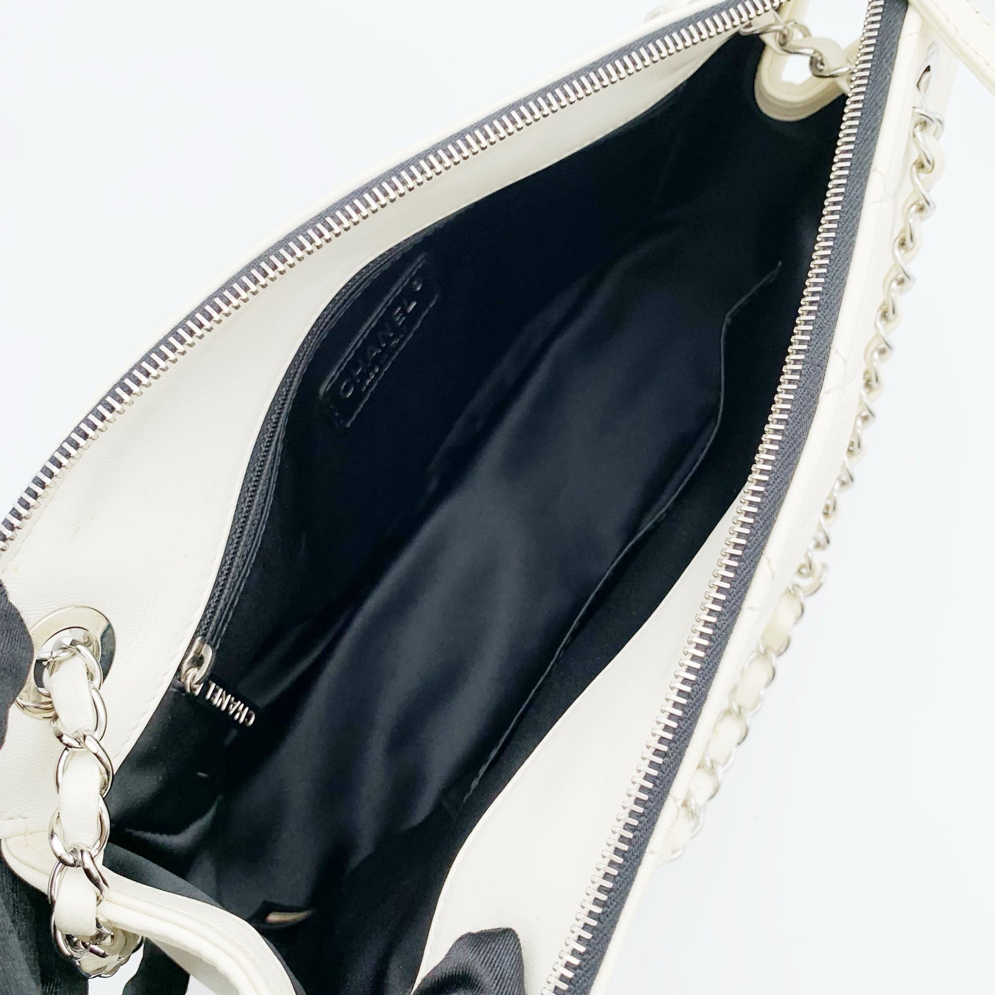 Chanel - Classic Flap - Leather - White - (medium)