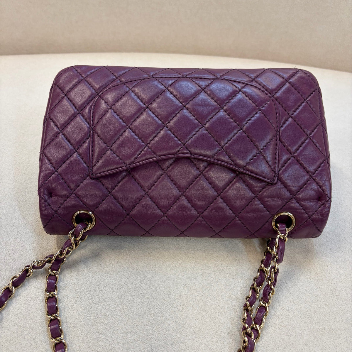 Chanel - Classic Flap Medium - Leather - Purple - (medium)