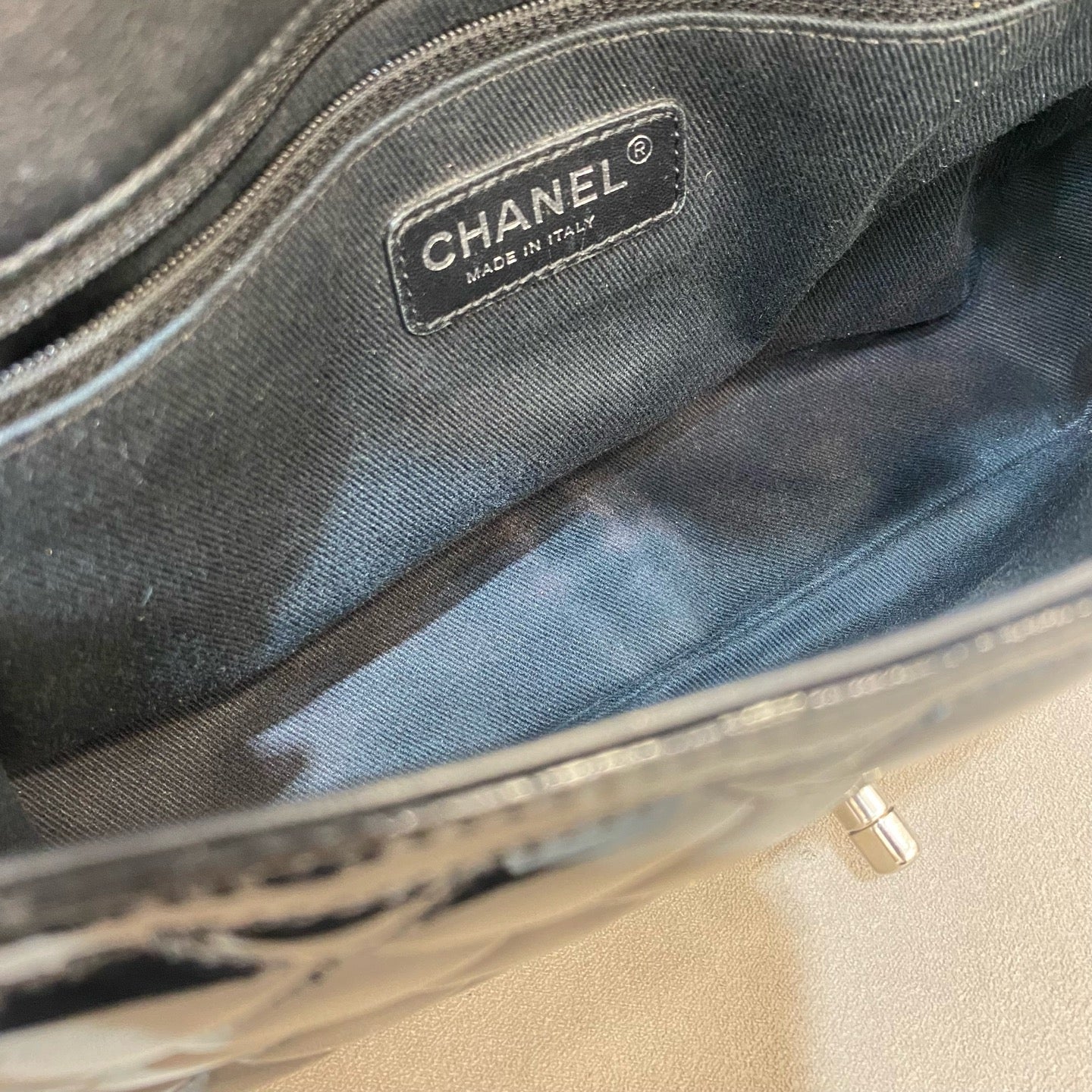 Chanel - Classic Flap - Patent leather - Black - (medium)