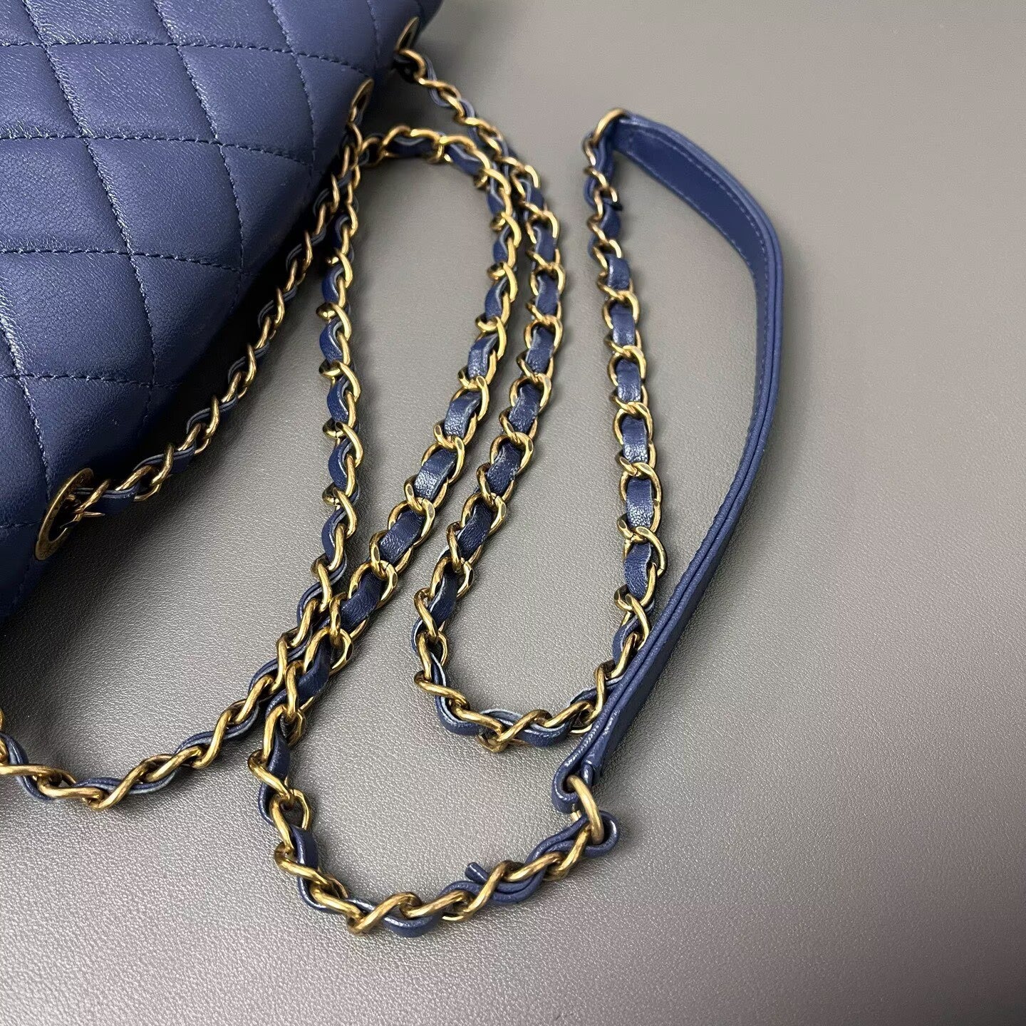 Chanel - Classic Flap style with Enamel CC clasp - Lambskin leather - Navy Blue with Gold-Tone Hardware - (Medium)