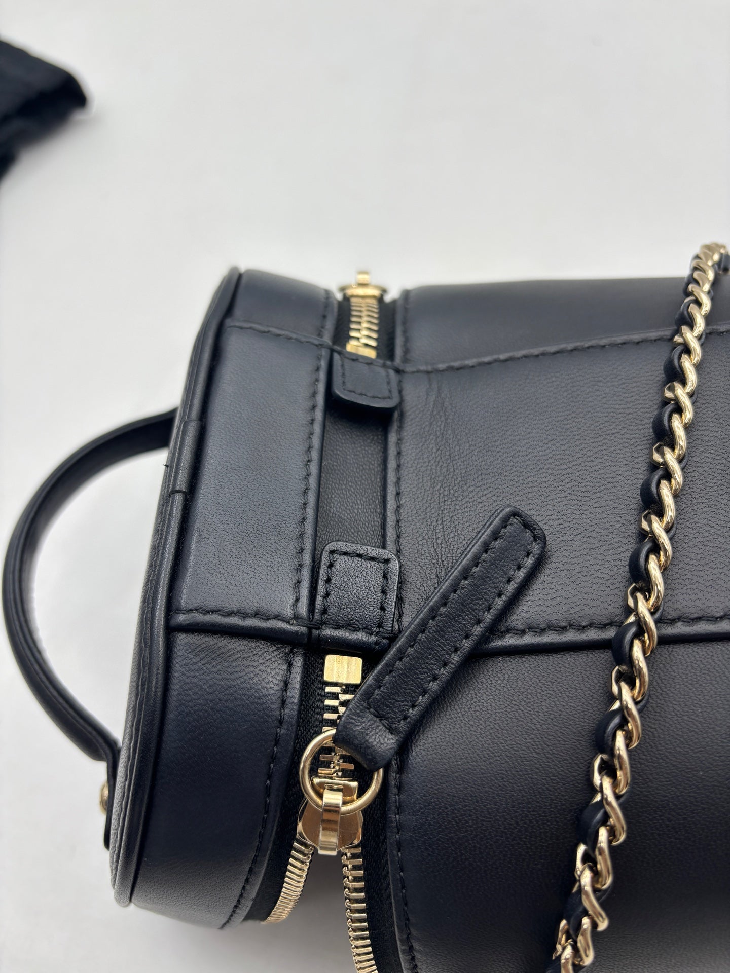 Chanel - Cosmetic Box Chain Bag - Leather - Black - (small)
