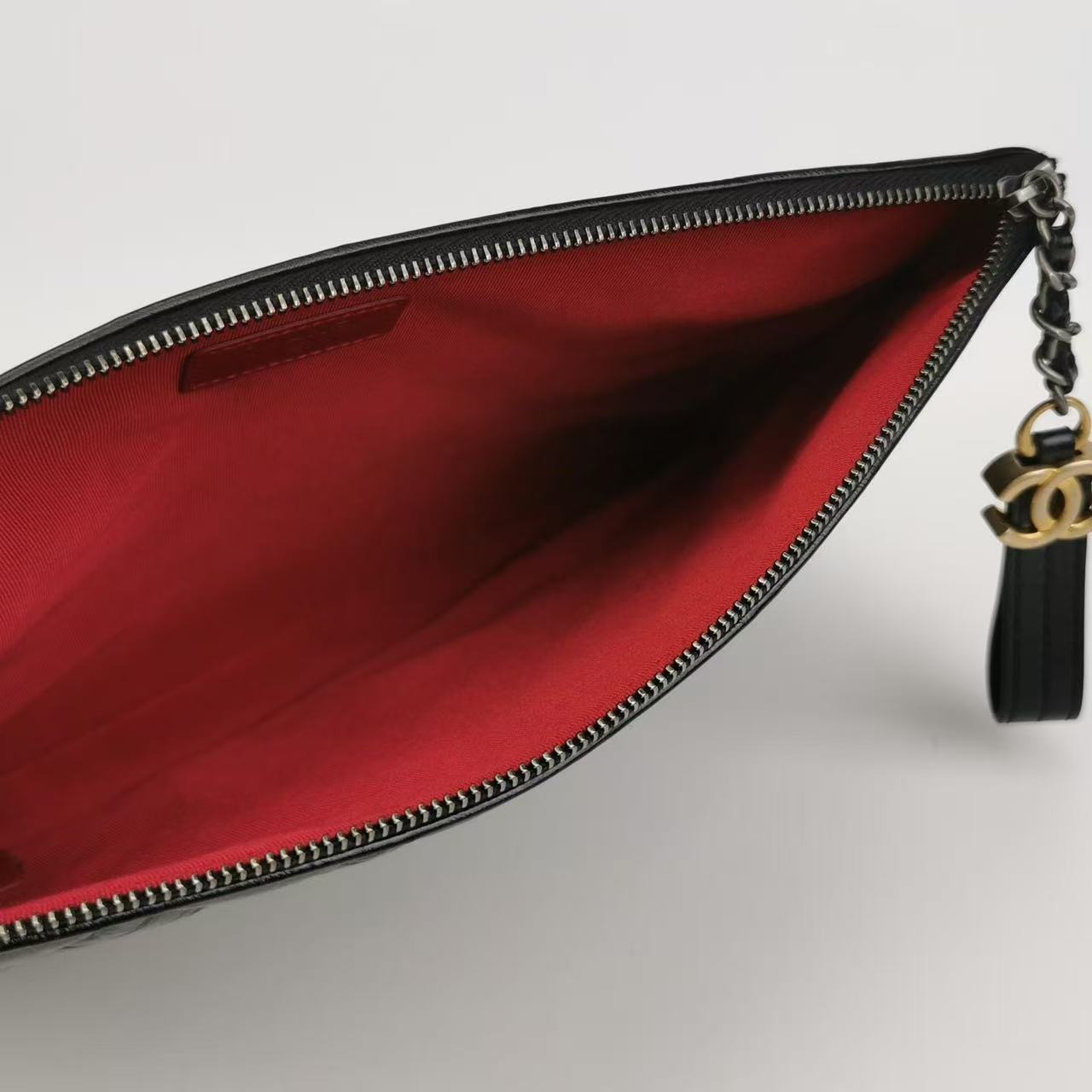 Chanel - Gabrielle Pouch - Vintage calfskin and smooth calfskin leather - Black with Gold-Tone and Silver-Tone Hardware - (Large)
