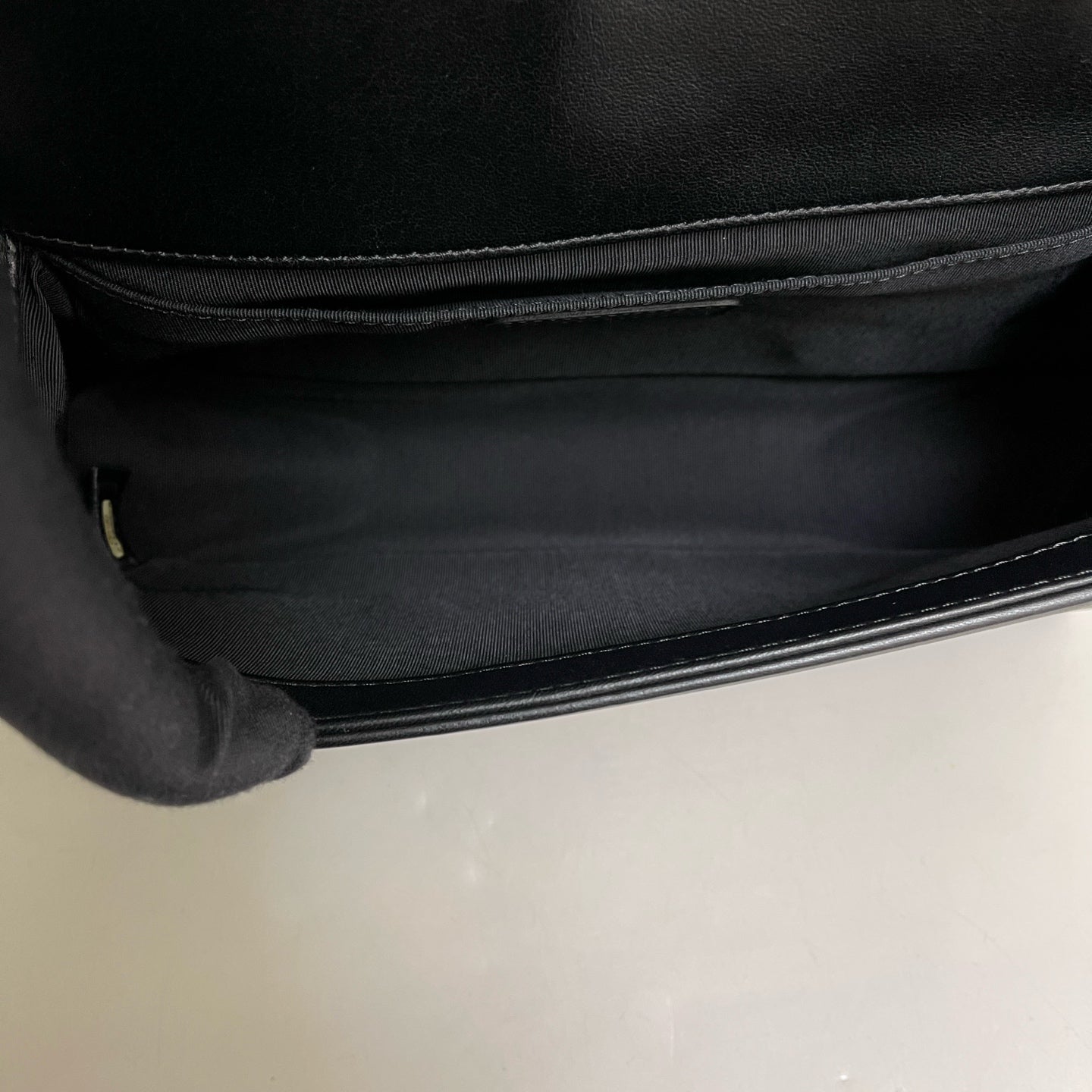 Chanel - Le Boy - Calfskin - Black - (medium)