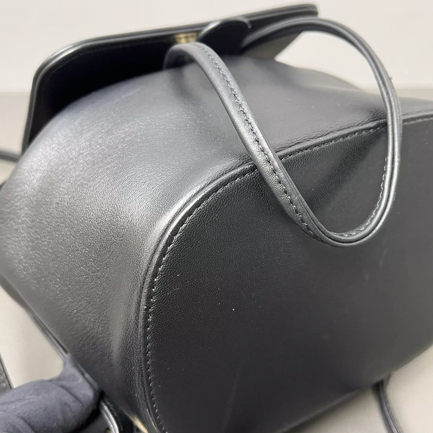 Chanel - Mini Drawstring Backpack - Lambskin leather - Black with Gold-Tone Hardware - (mini)