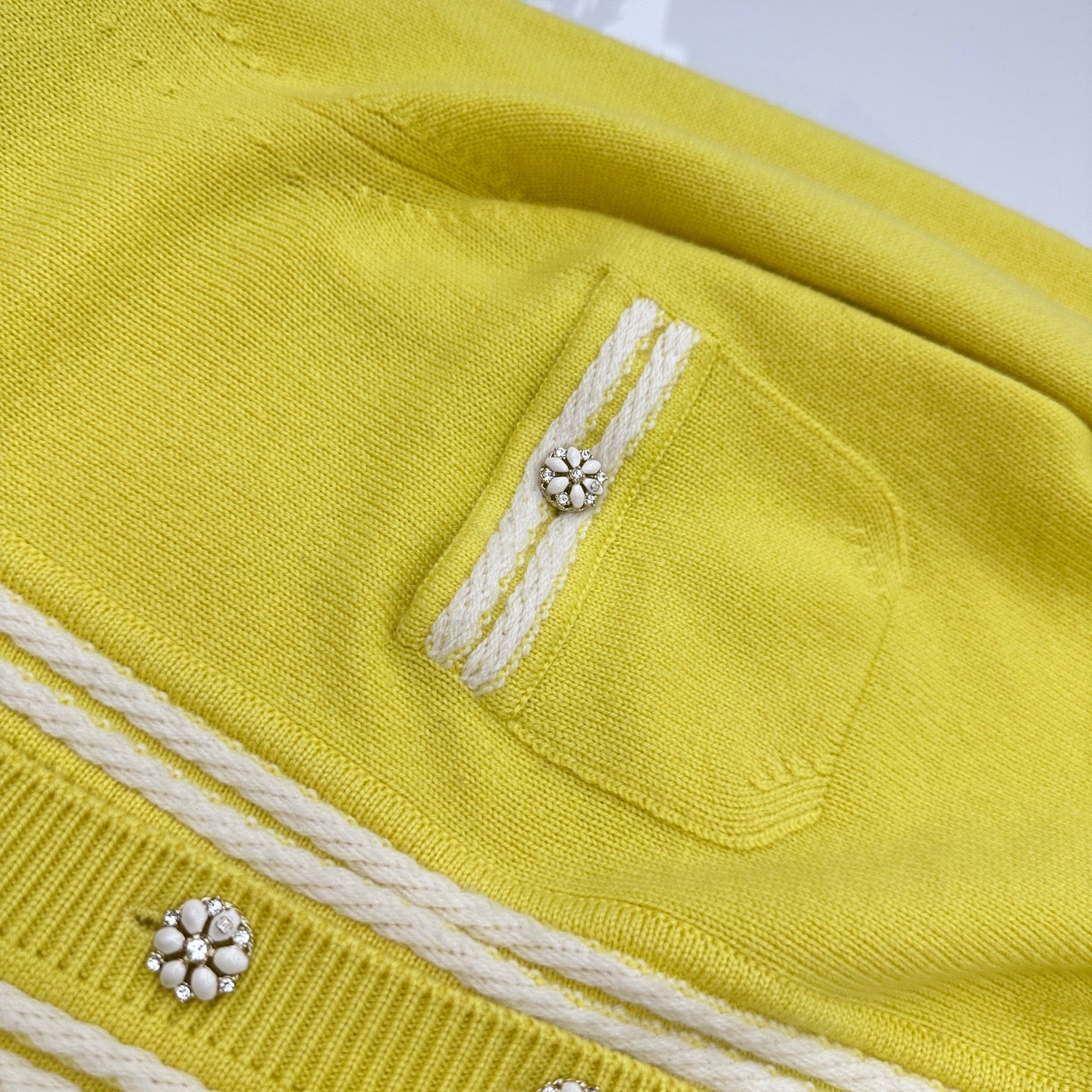 Chanel - Other - Cashmere - Yellow - (38)