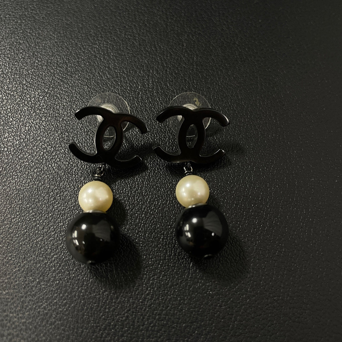 Chanel - Other - Dark-tone metal with imitation pearls and resin beads. - Multicolour