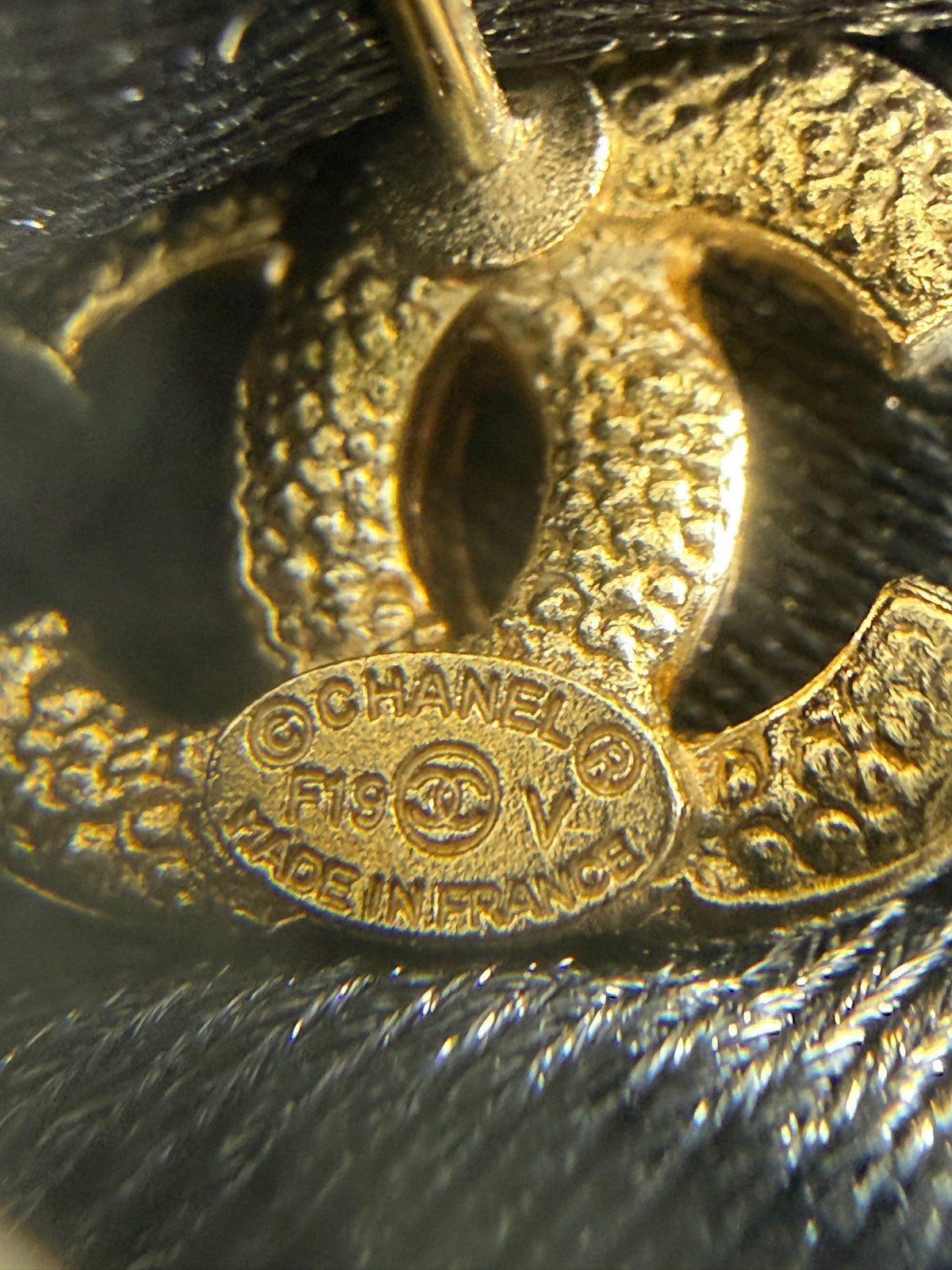 Chanel - Other - Gold-tone metal with clear crystal embellishments - Gold