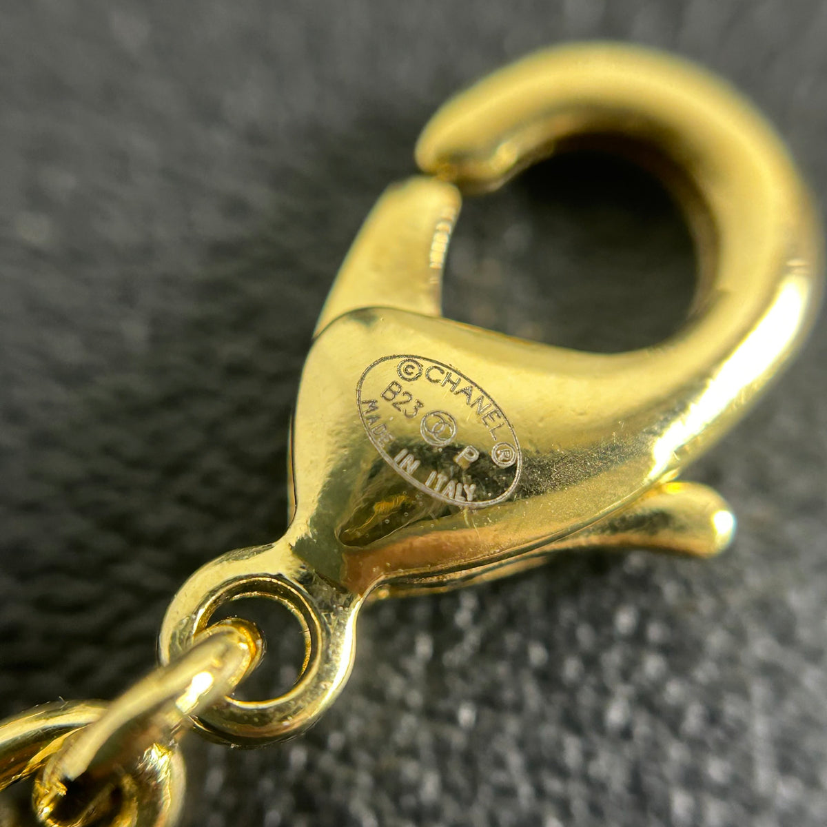 Chanel - Other - Gold-tone metal with clear glass crystals - Gold