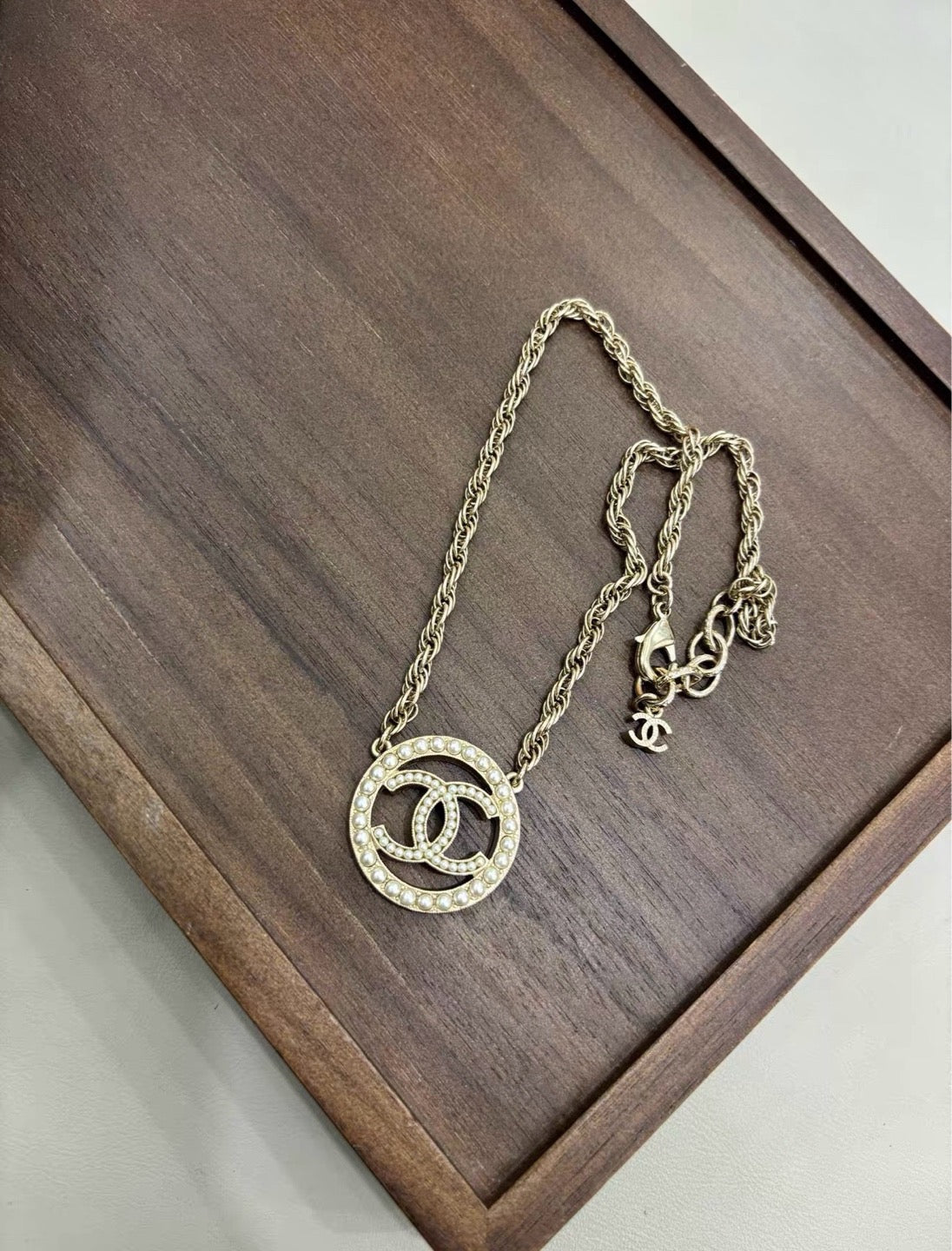 Chanel - Other - Gold-tone metal with faux pearl embellishments - Gold - (22 cm)