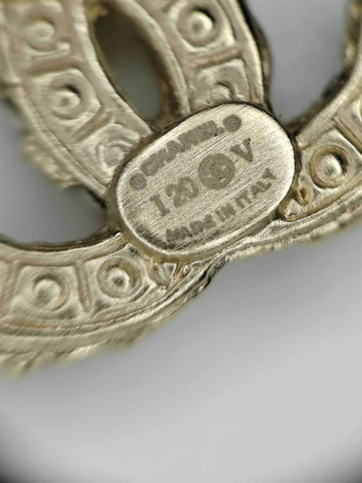 Chanel - Other - Gold-tone metal with faux pearls - Gold