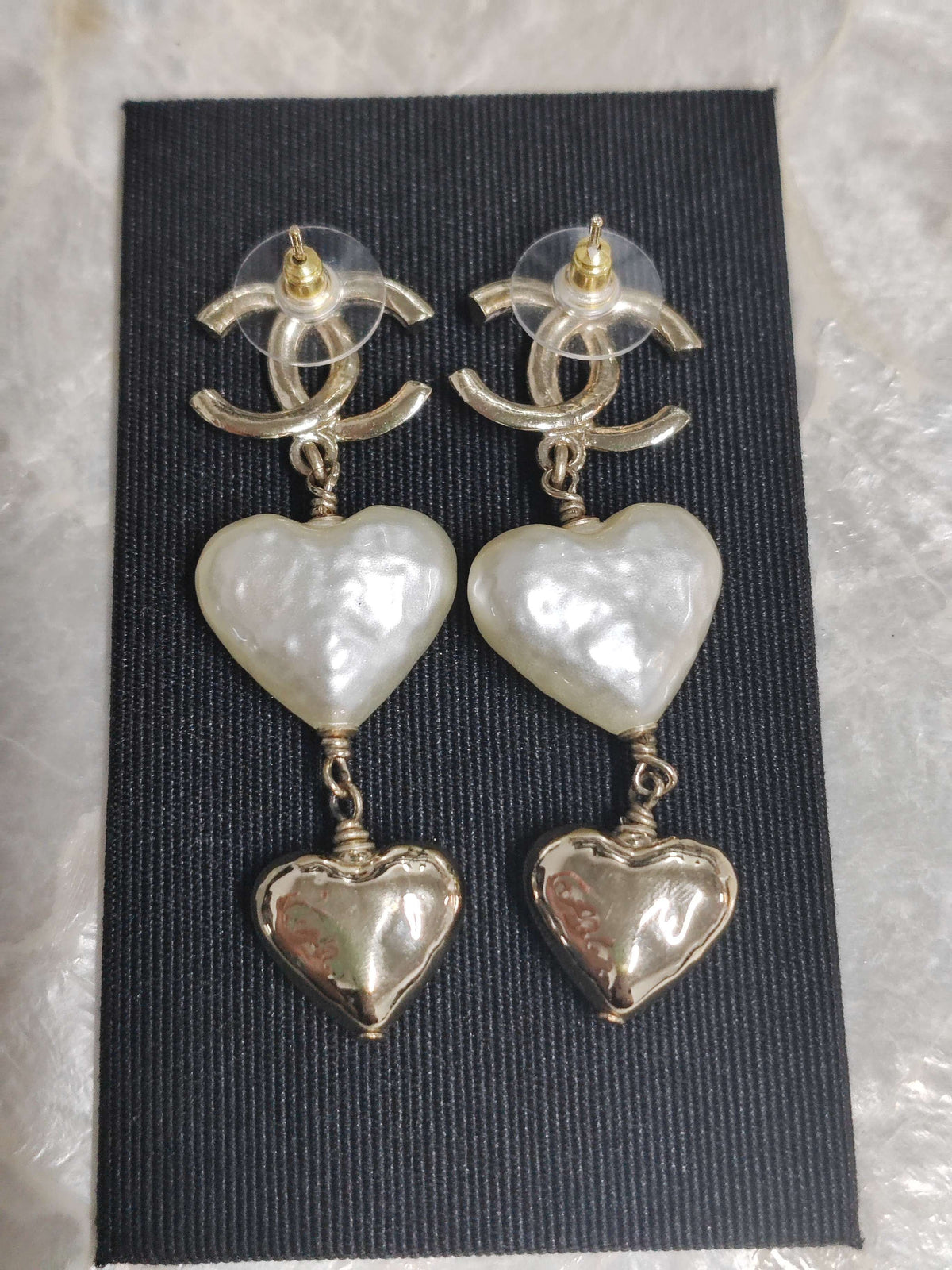 Chanel - Other - Gold-tone metal with imitation pearl heart drops. - Multicolour