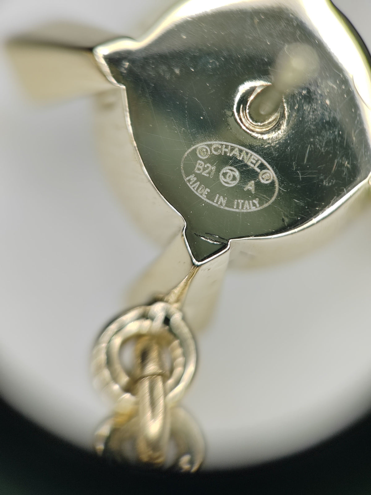 Chanel - Other - Gold-tone metal with imitation pearls and crystal embellishments - Gold