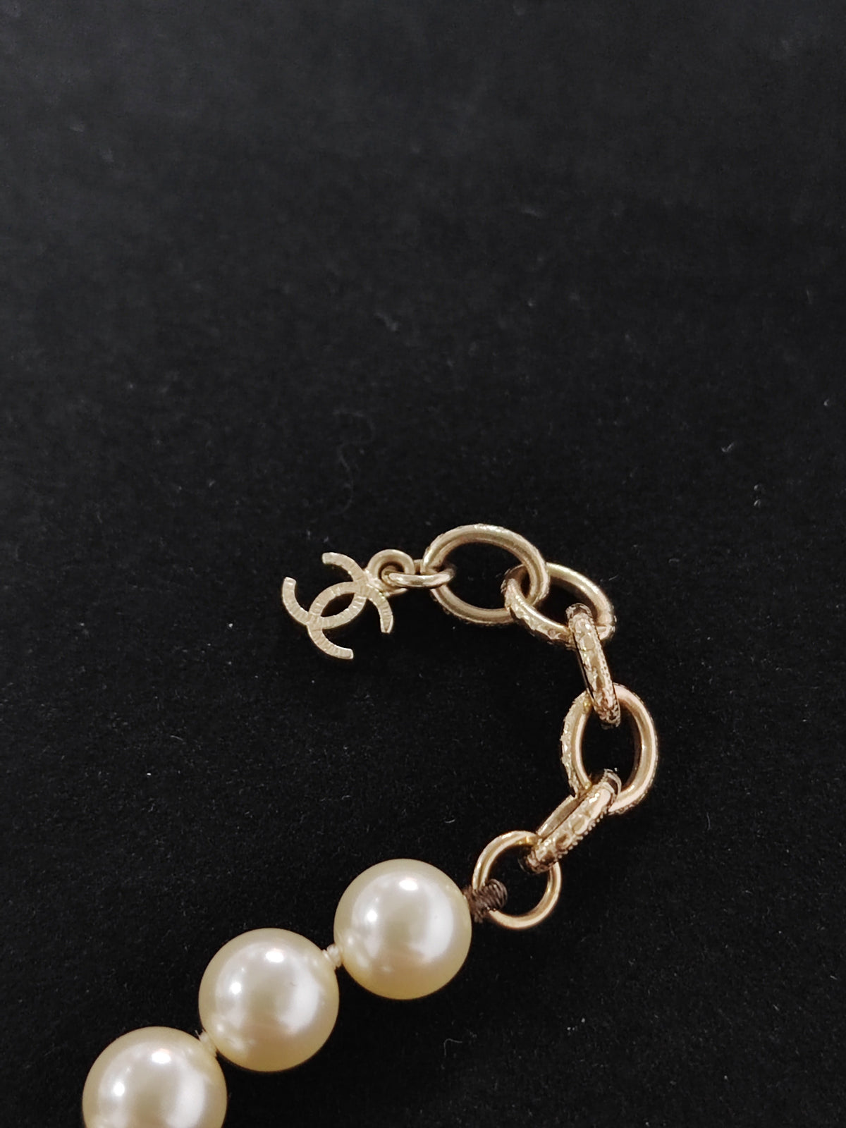 Chanel - Other - Gold-tone metal with imitation pearls - White
