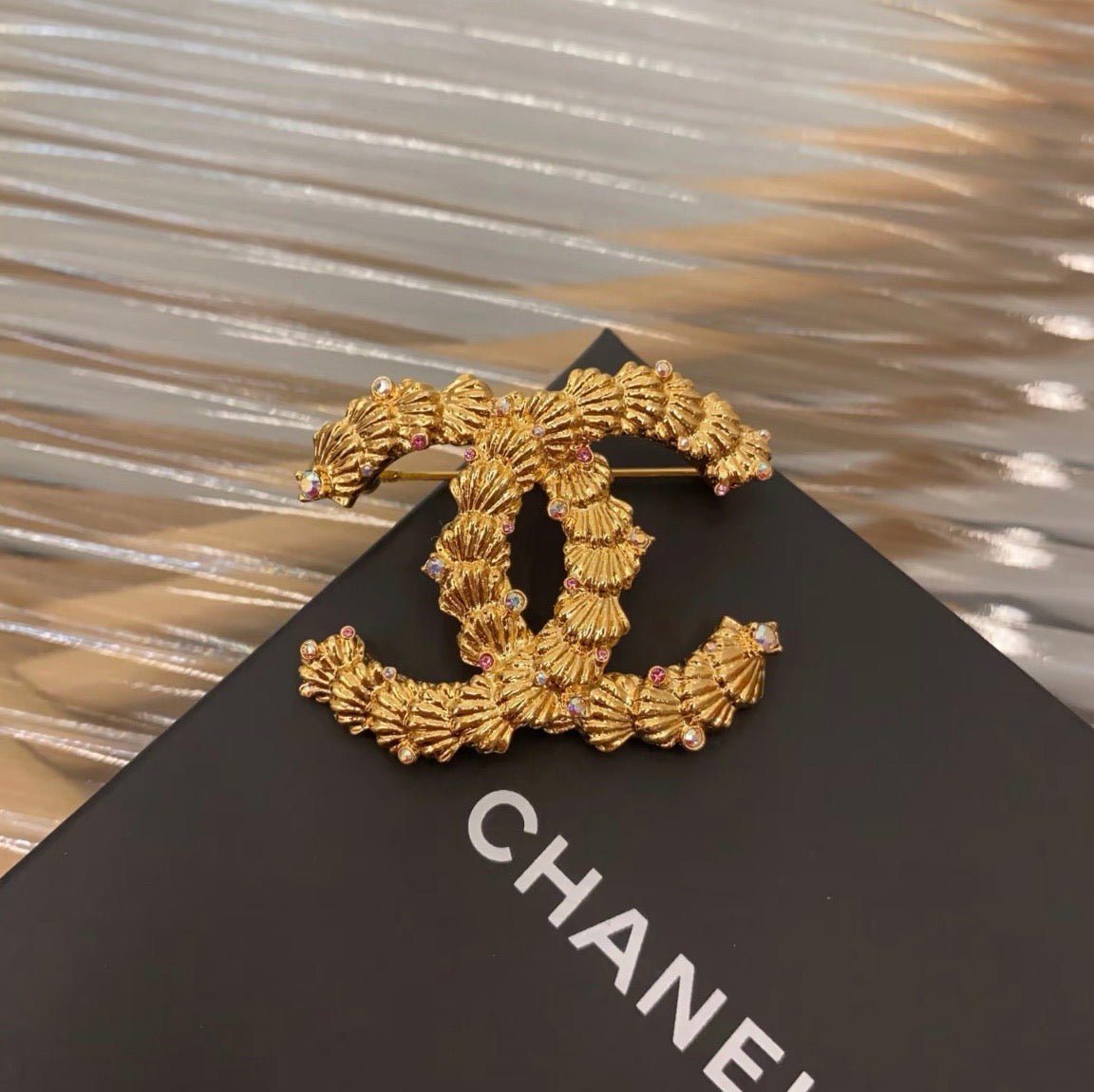 Chanel - Other - Gold-tone metal with multicolour crystal embellishments - Gold