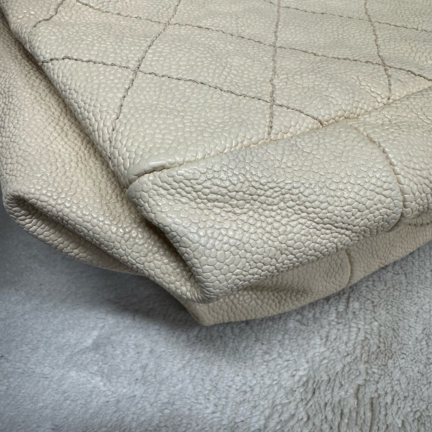 Chanel - Other - Leather - Beige - (medium)