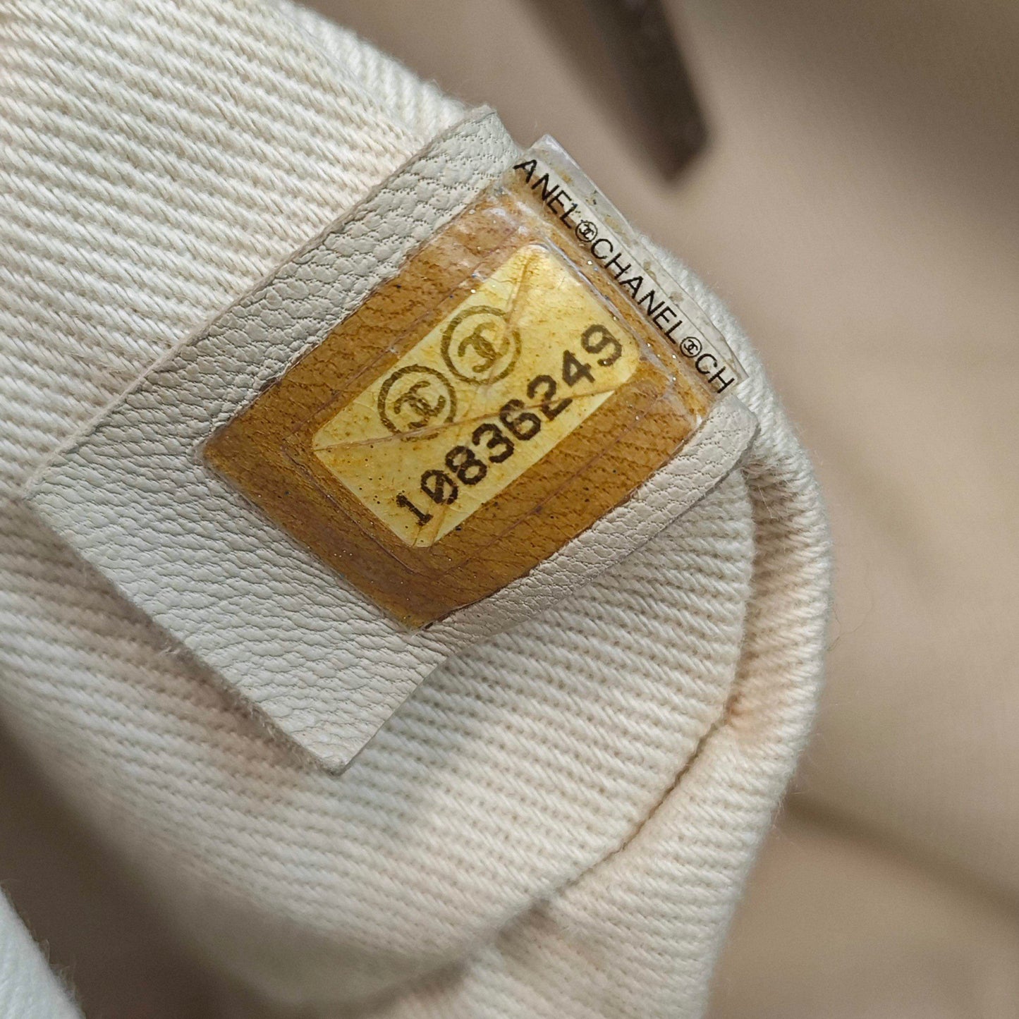 Chanel - Other - Leather - Beige - (medium)