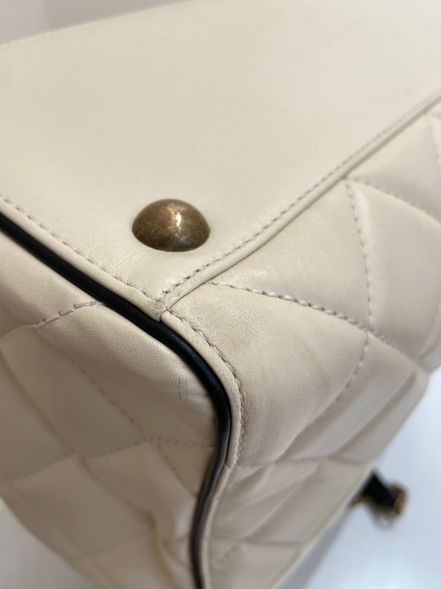 Chanel - Other - Leather - Beige - (Other)