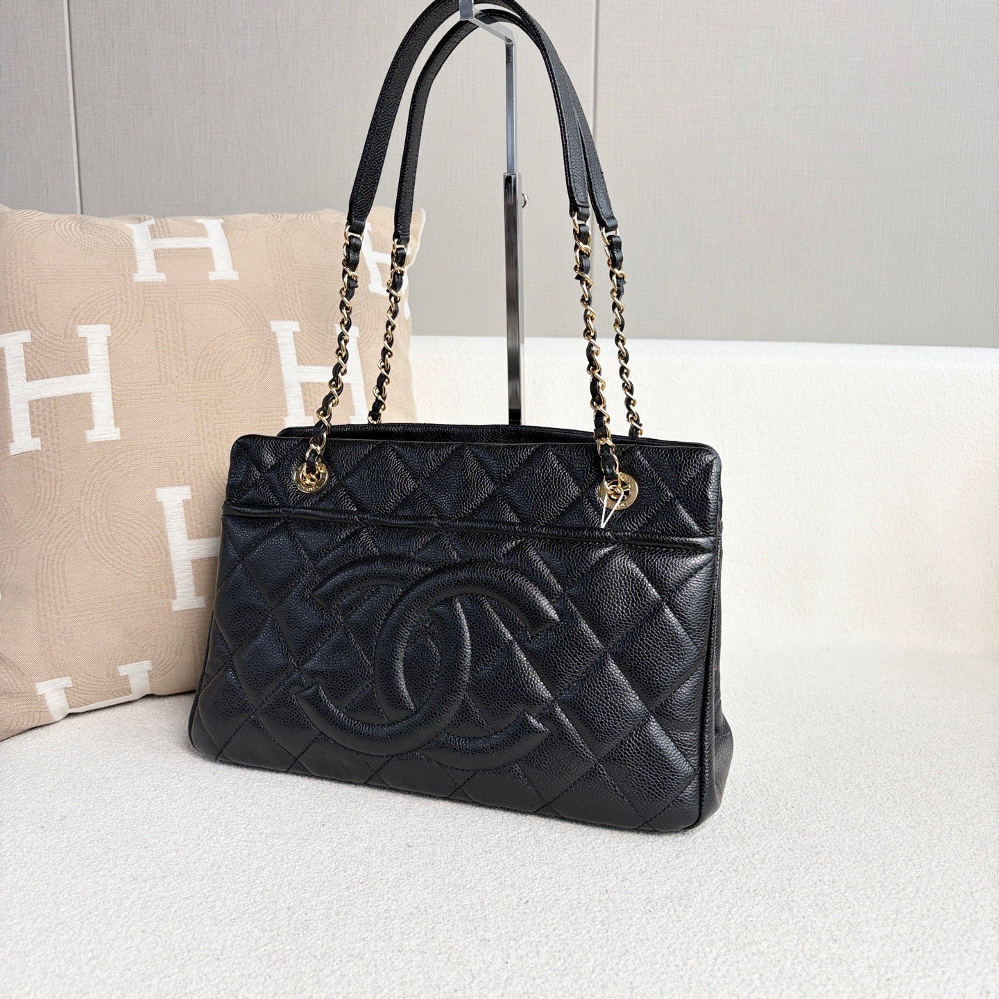 Chanel - Other - Leather - Black - (medium)