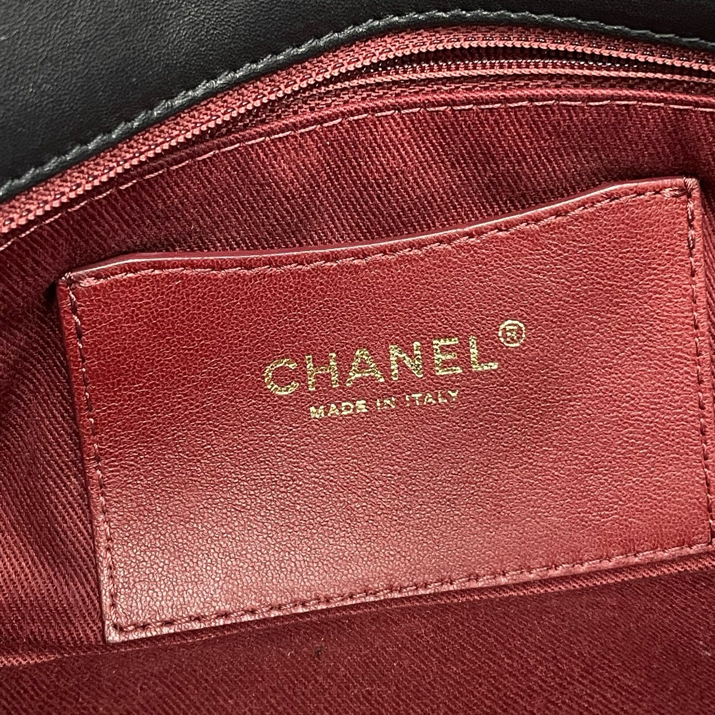 Chanel - Other - Leather - Black - (medium)