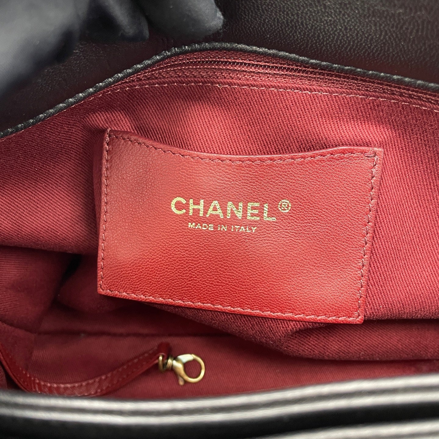 Chanel - Other - Leather - Black - (medium)