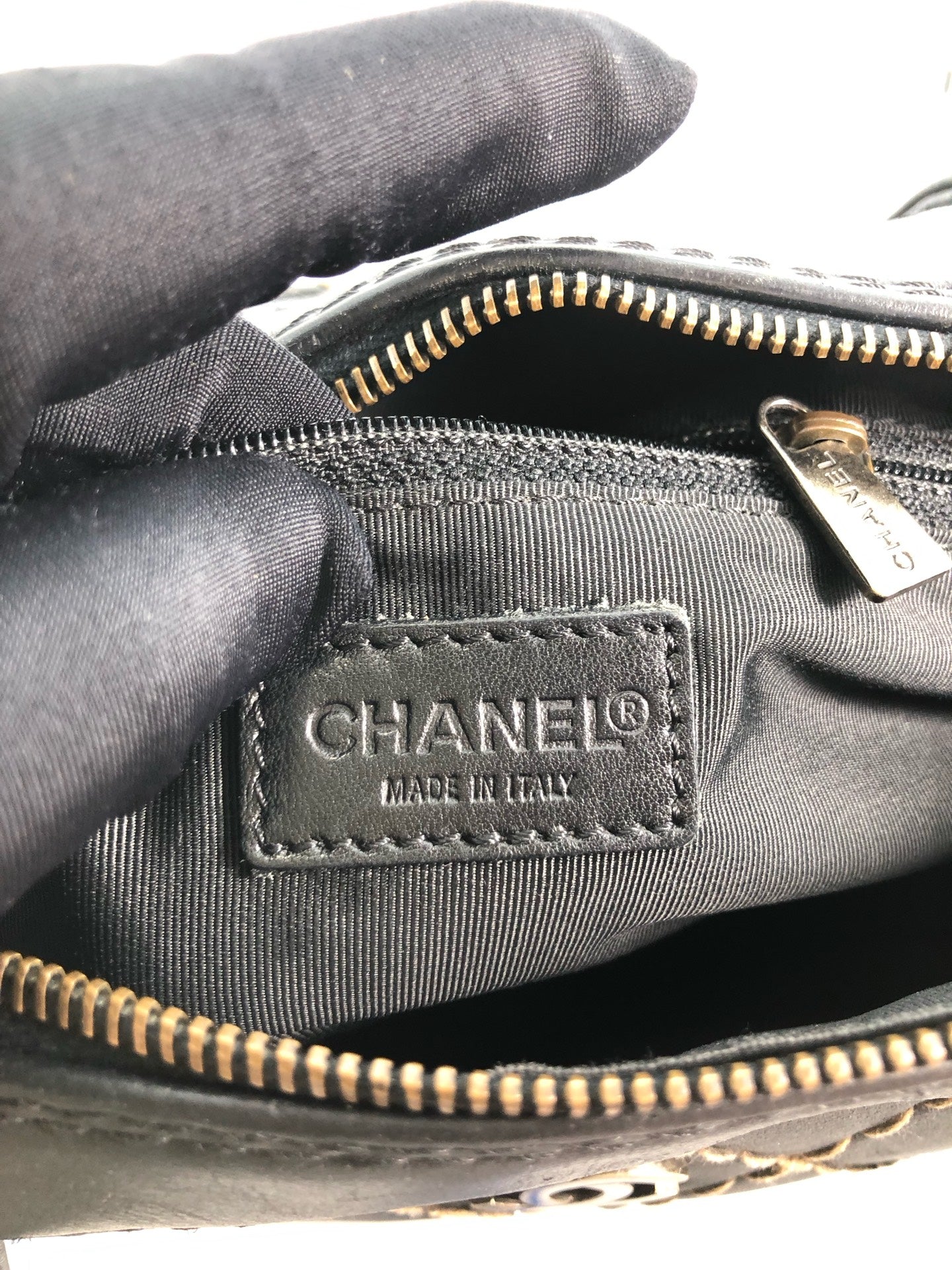 Chanel - Other - Leather - Black - (medium)