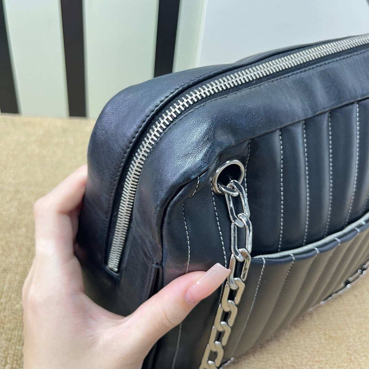 Chanel - Other - Leather - Black - (Medium)