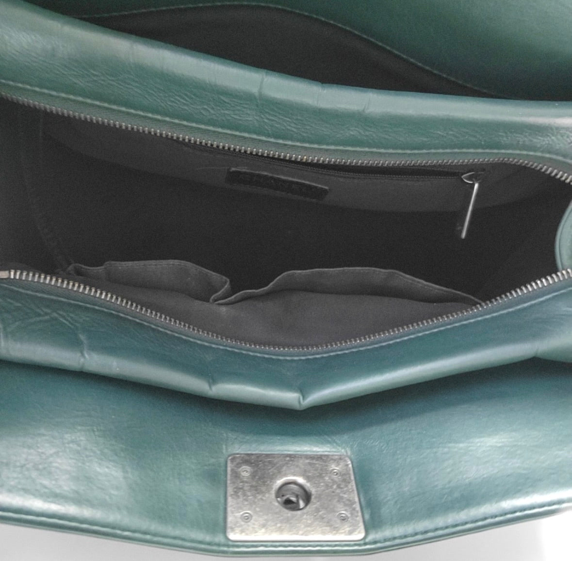 Chanel - Other - Leather - Green - (medium)