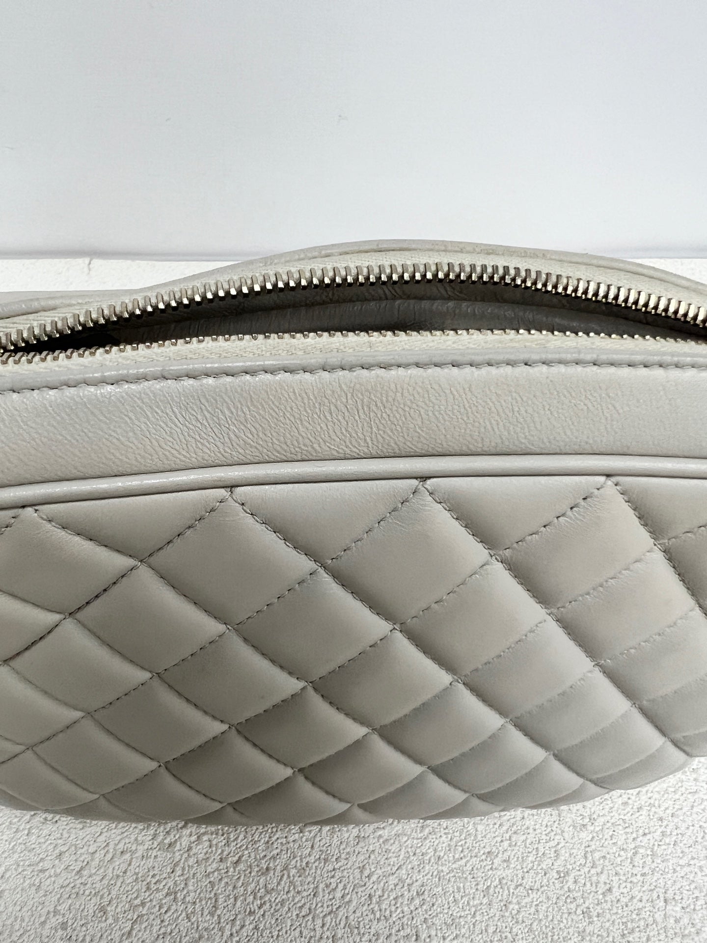 Chanel - Other - Leather - Grey - (medium)