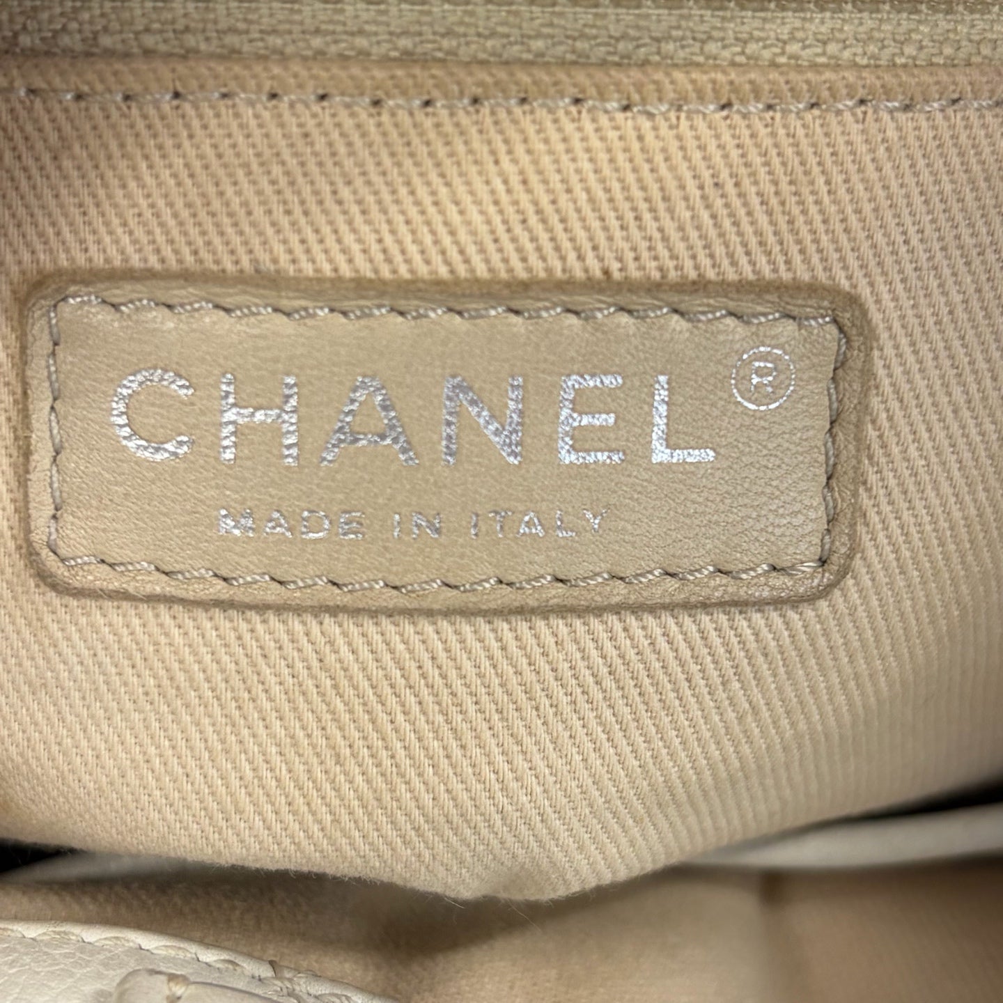 Chanel - Other - Leather - White - (medium)