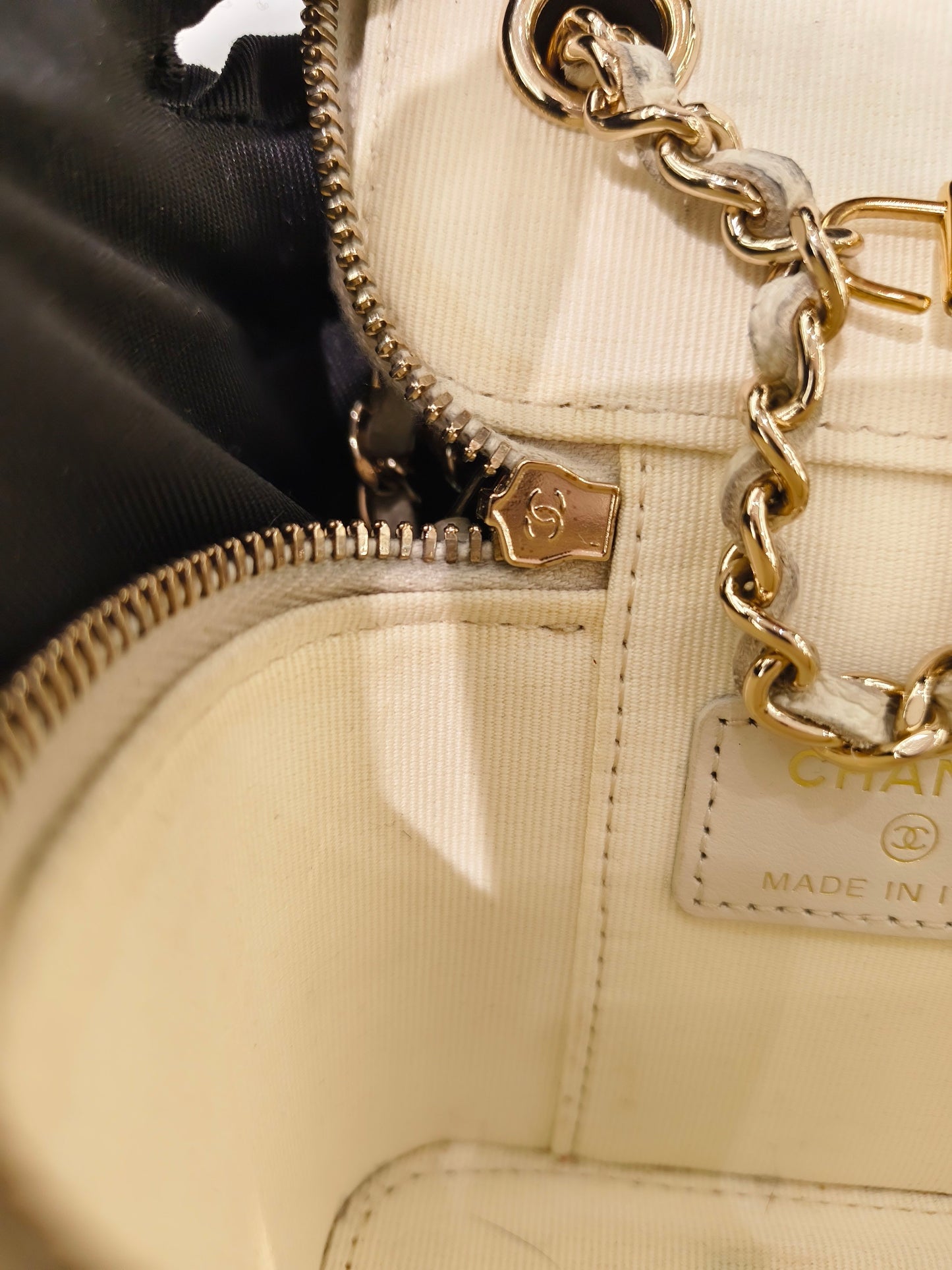 Chanel - Other - Leather - White - (mini)