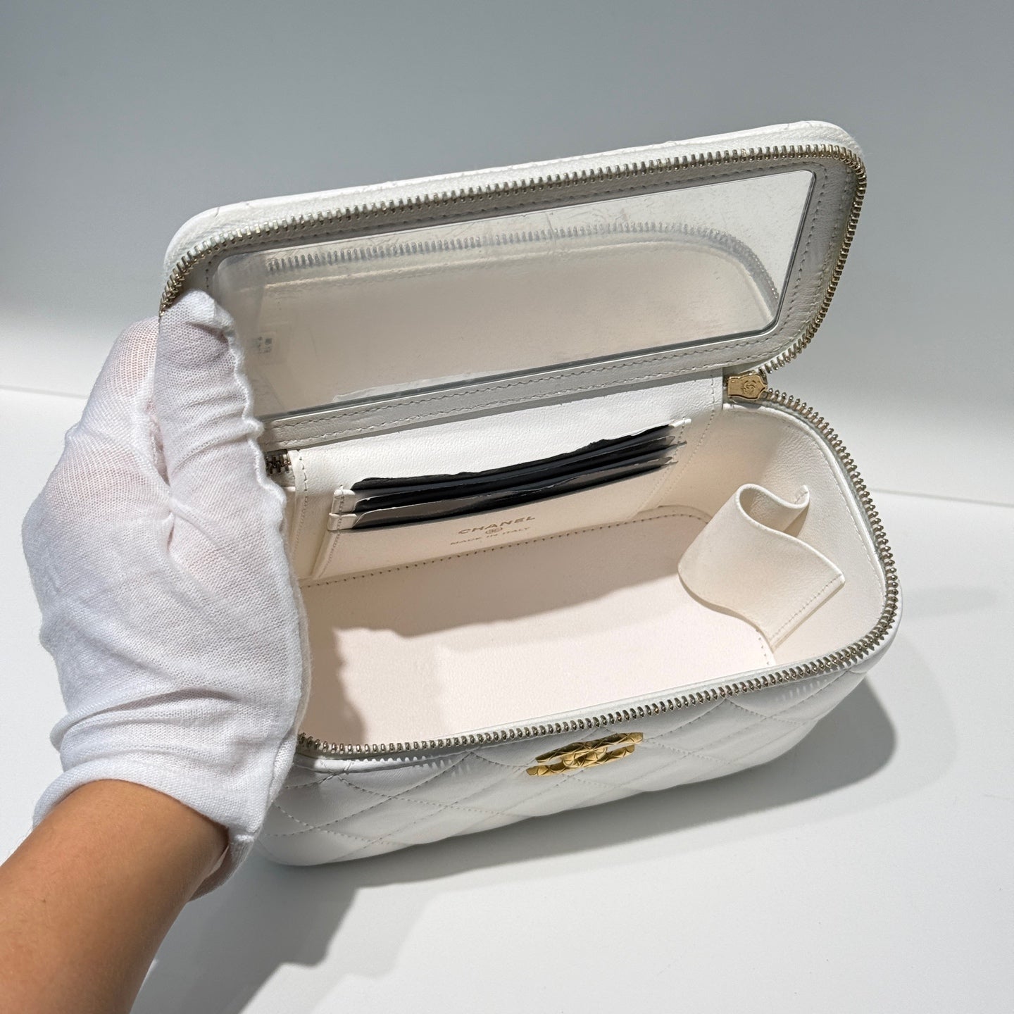 Chanel - Other - Leather - White - (mini)