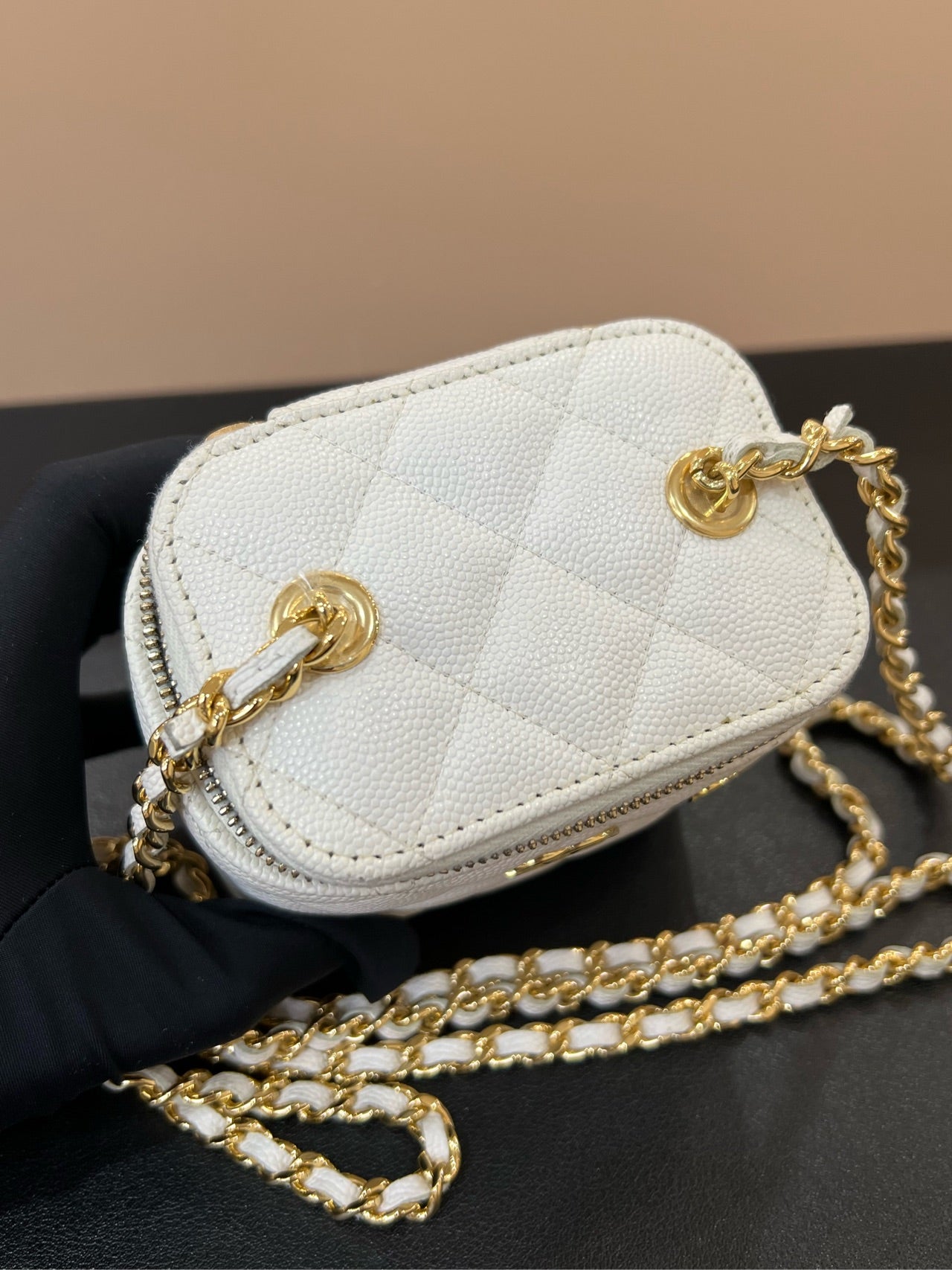 Chanel - Other - Leather - White - (mini)
