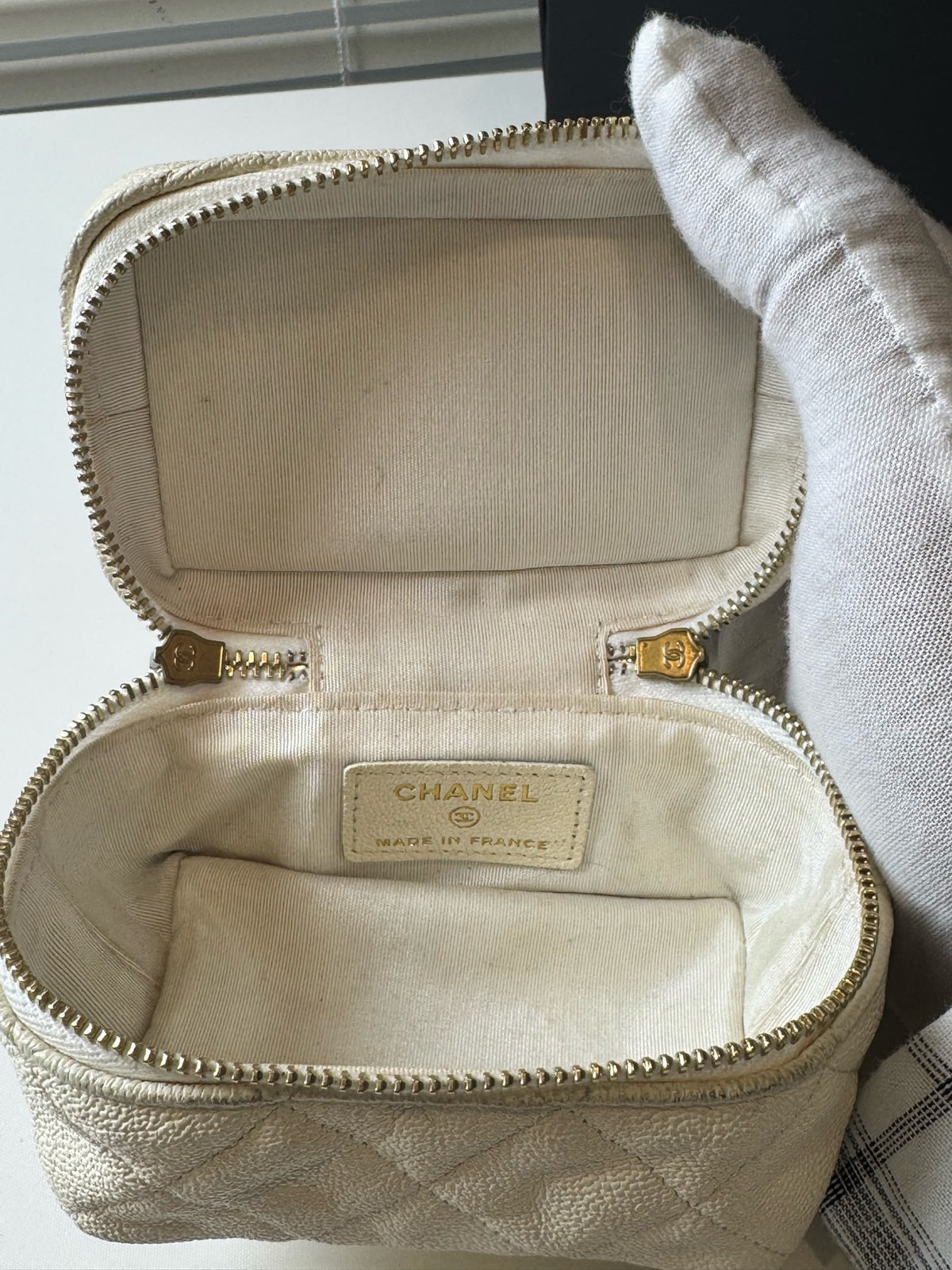 Chanel - Other - Leather - White - (mini)