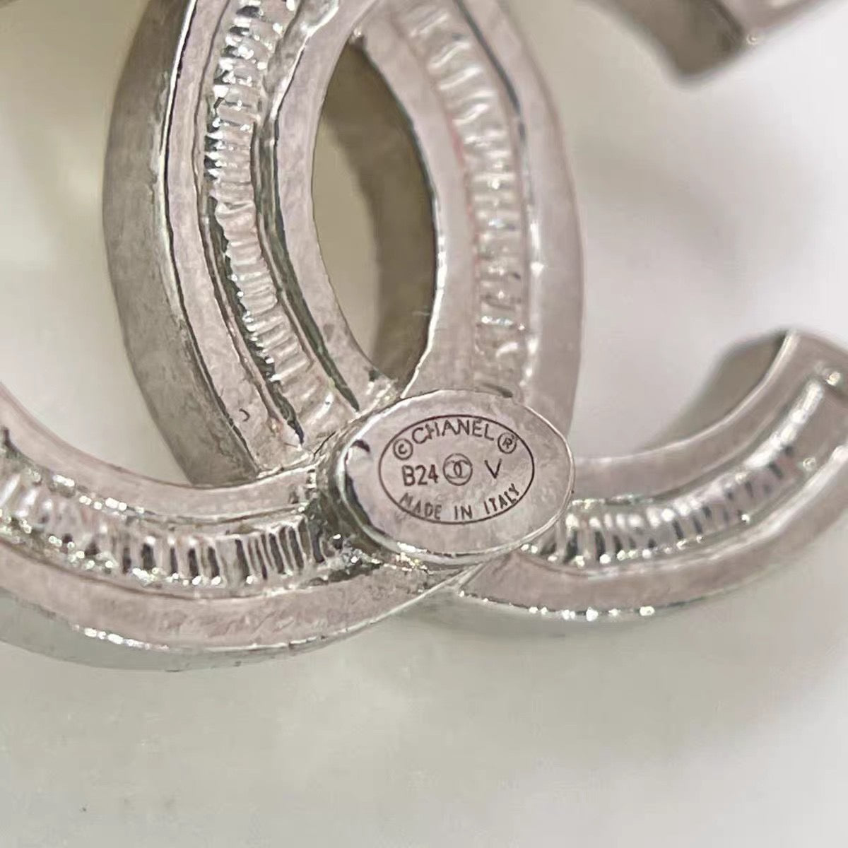 Chanel - Other - Metal with crystal embellishments - Silver