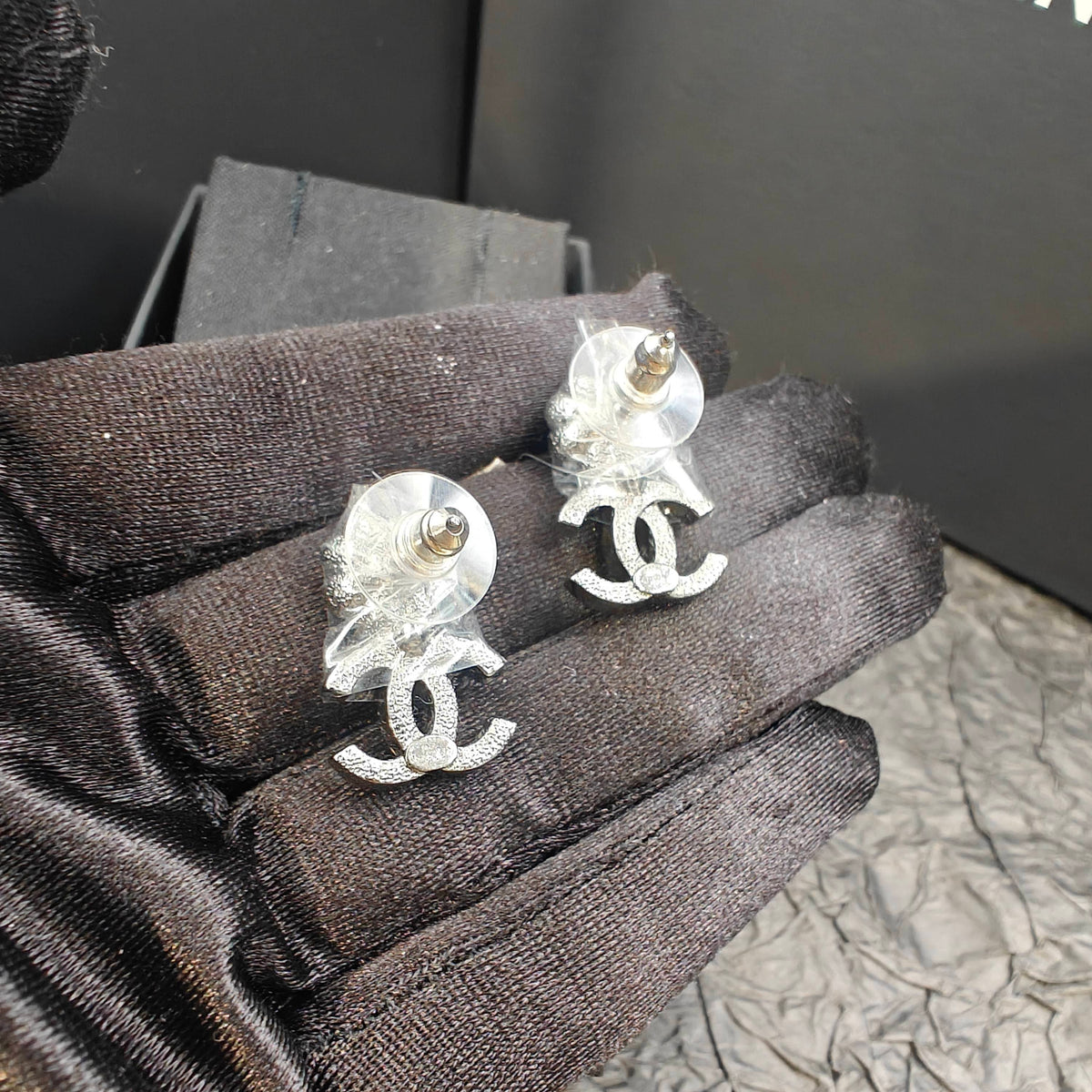 Chanel - Other - Metal with imitation pearls and crystal embellishments - Silver