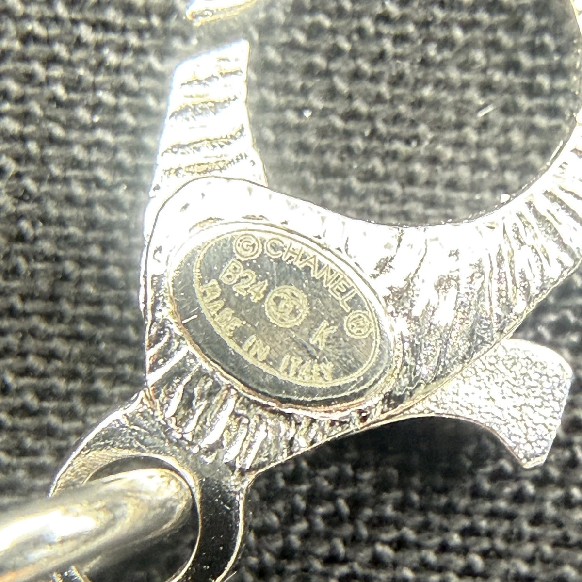 Chanel - Other - Silver-tone metal with imitation pearls and crystal embellishments - White - (15 + 10)