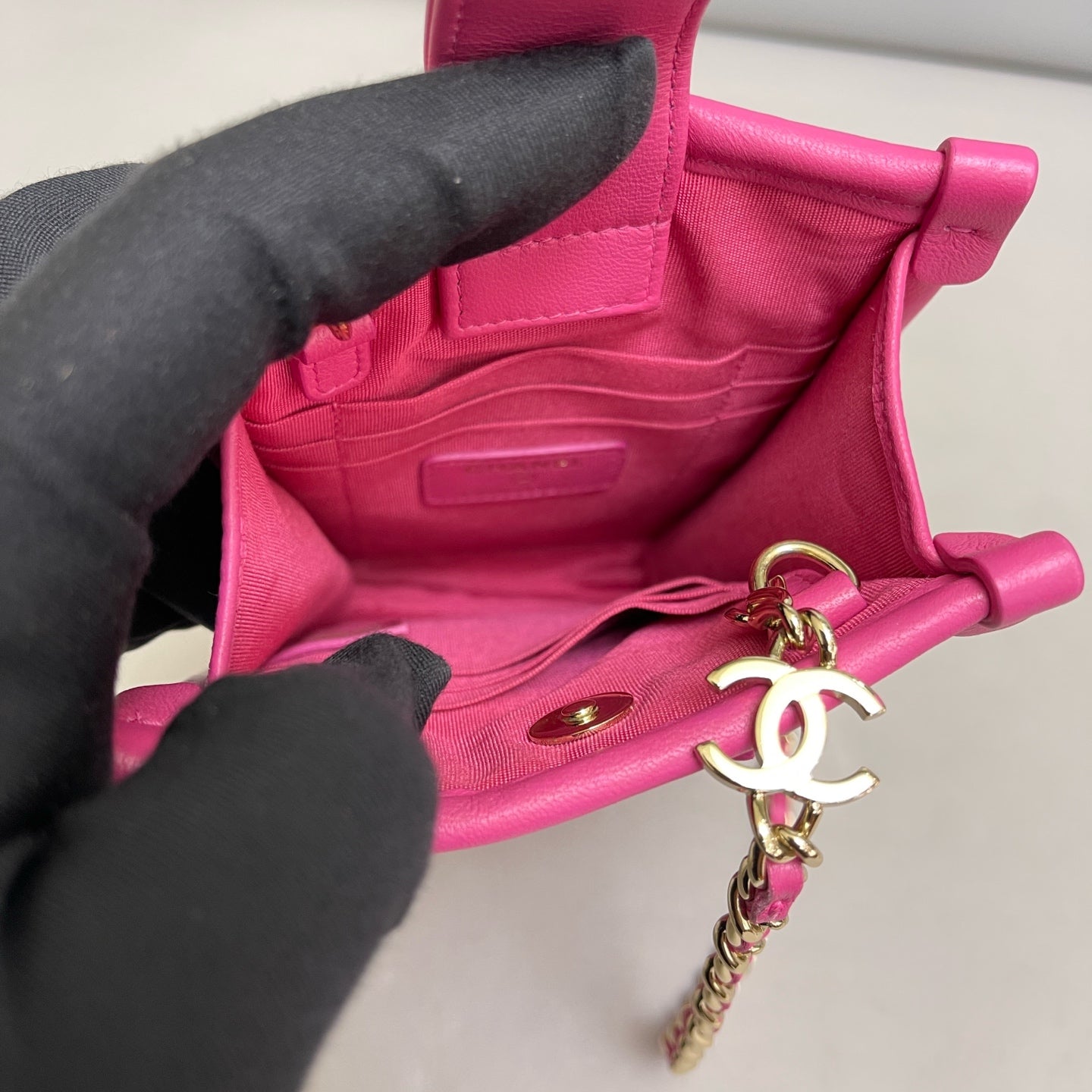 Chanel - Phone case with chain - Cloth - Pink - (mini)