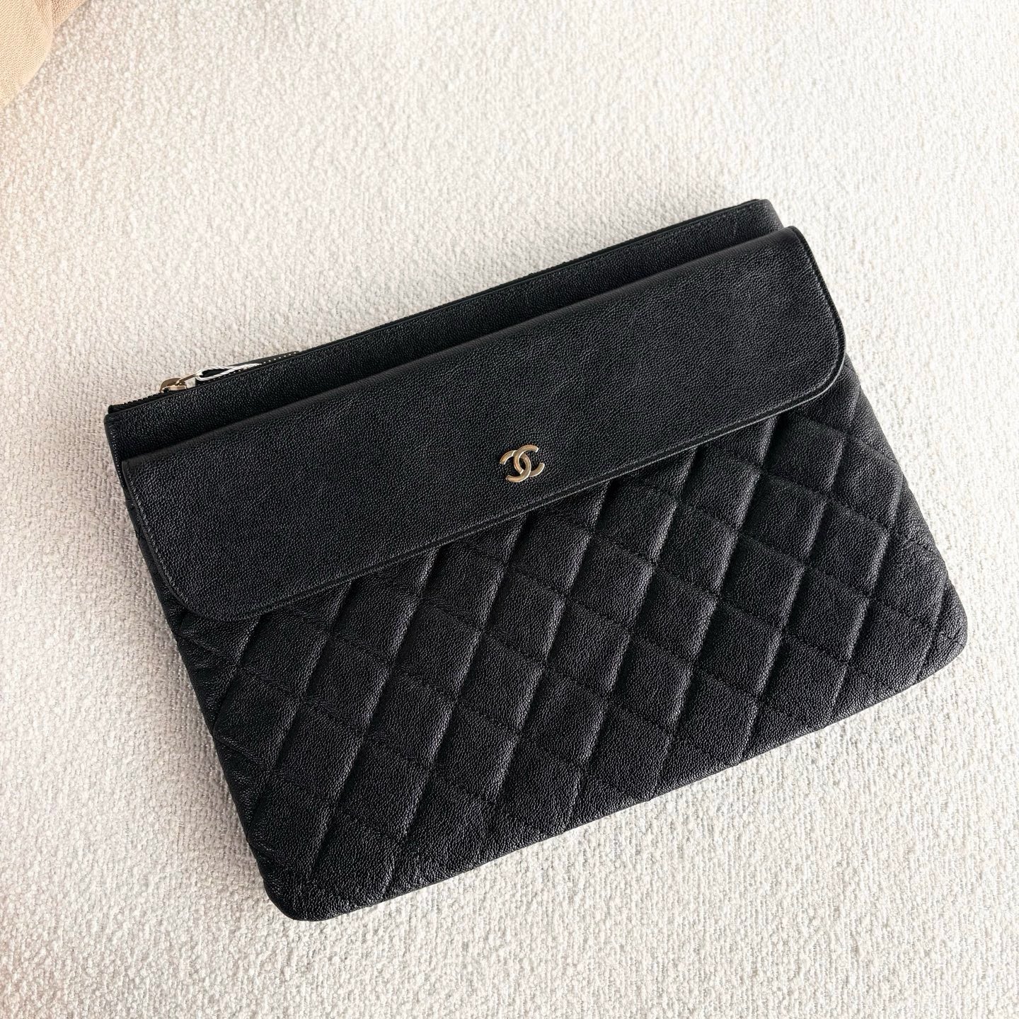 Chanel - Quilted Flap Clutch Bag - Grained calfskin leather - Black - (Medium)