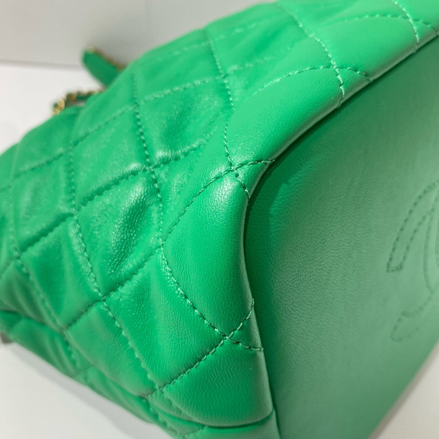 Chanel - Quilted Hobo Bucket Bag - Lambskin leather - Green - (Mini)