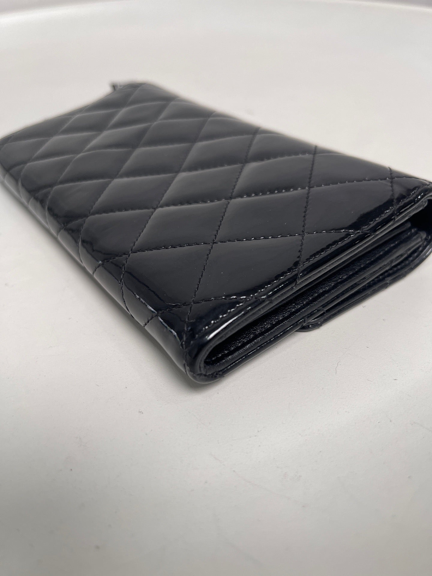 Chanel - Quilted Patent Leather Wallet - Patent leather - Black
