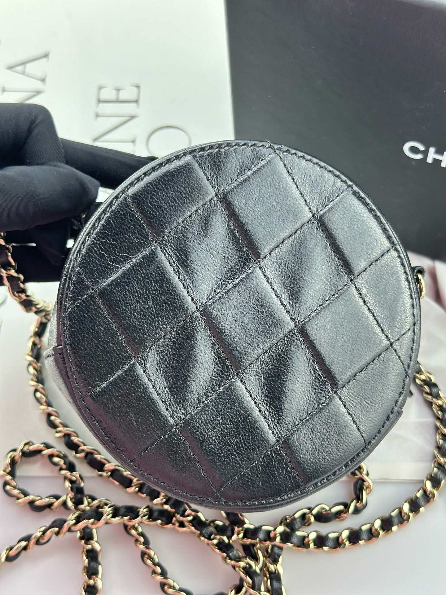 Chanel - Round Vanity Case Mini - Leather - Black - (mini)
