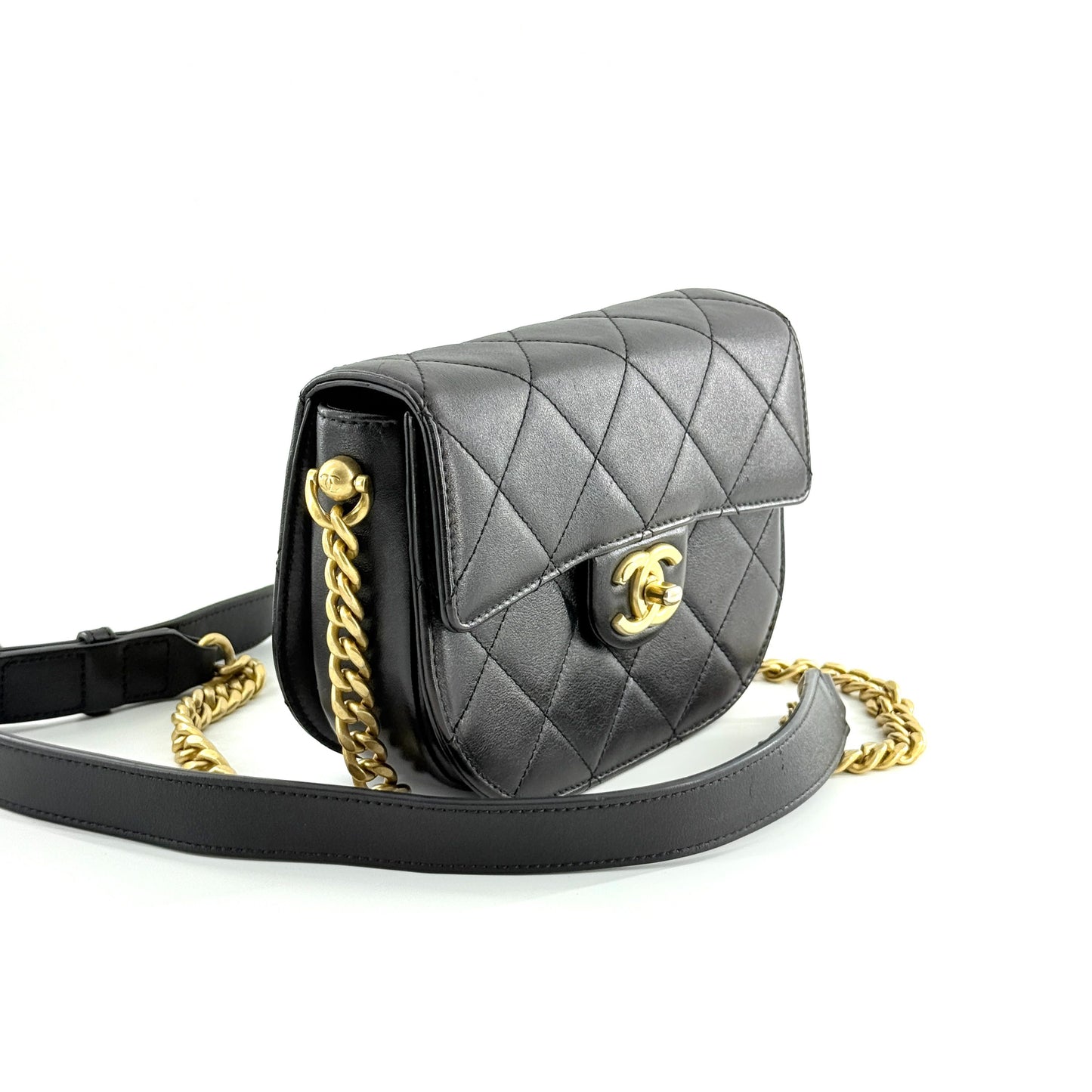 Chanel - Saddle Flap Bag - Calfskin leather - Black with Gold-Tone Hardware - (mini)