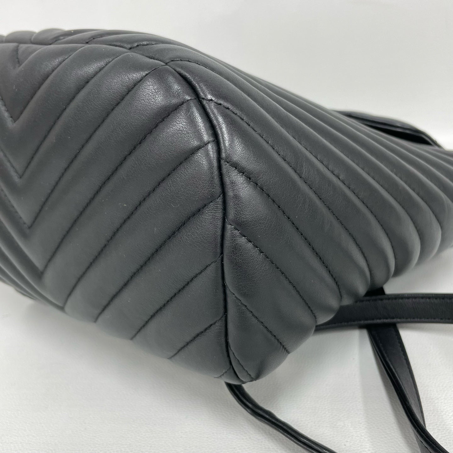 Chanel - Salzburg Chevron Backpack - Lambskin leather - Black - (medium)