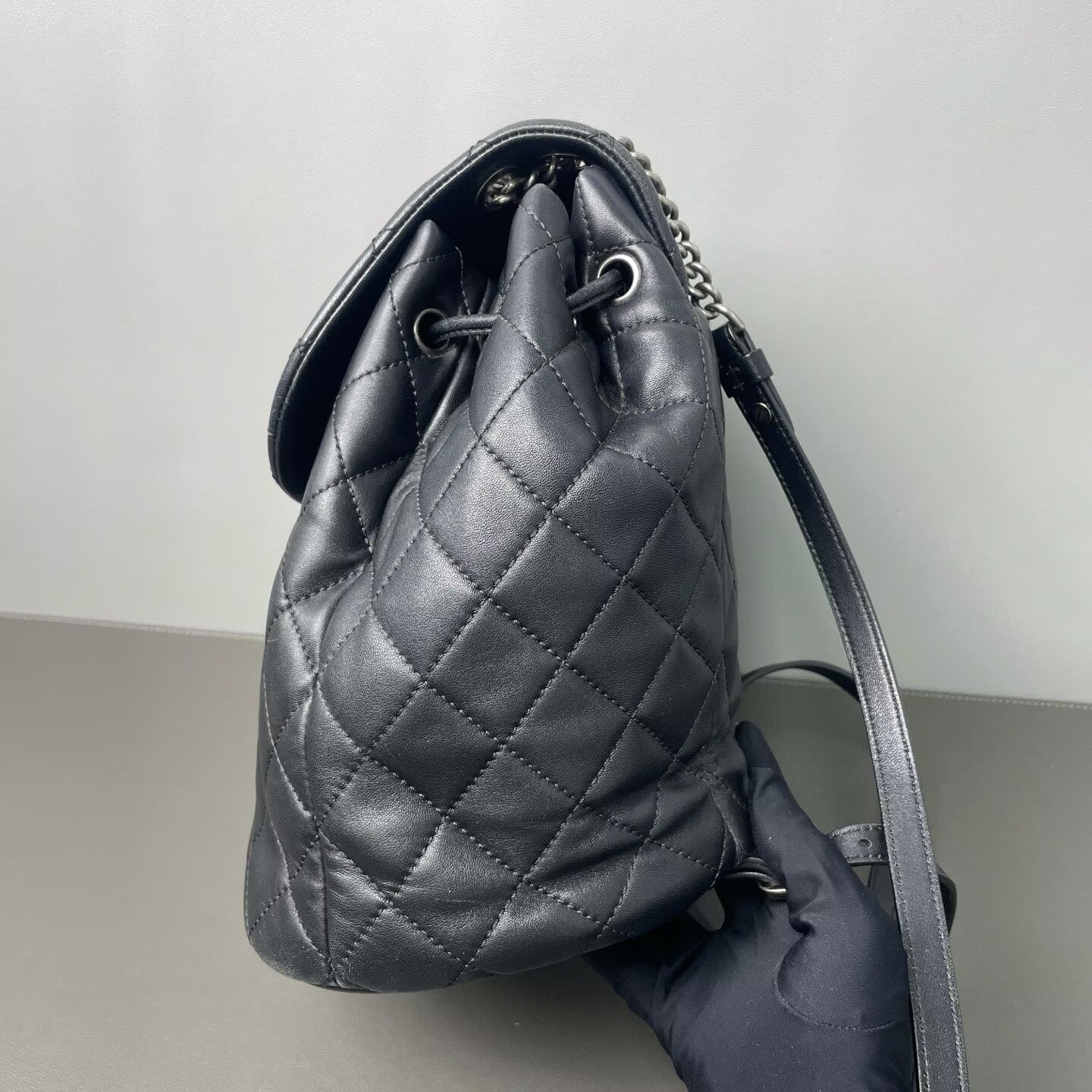 Chanel - Salzburg Drawstring Backpack - Lambskin leather - Black with Silver-Tone Hardware - (Small)