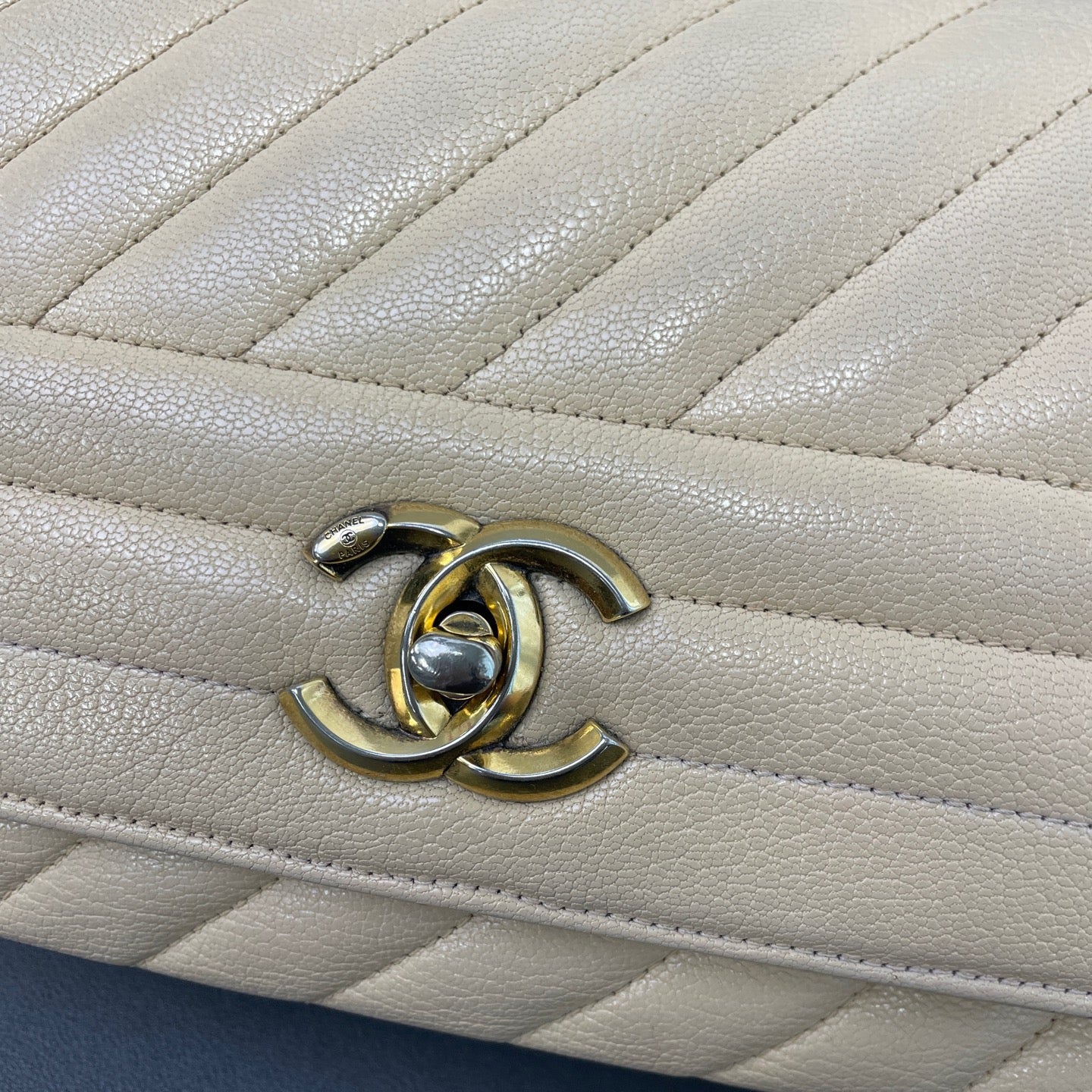 Chanel - Timeless/Classique - Calfskin - Beige - (small)