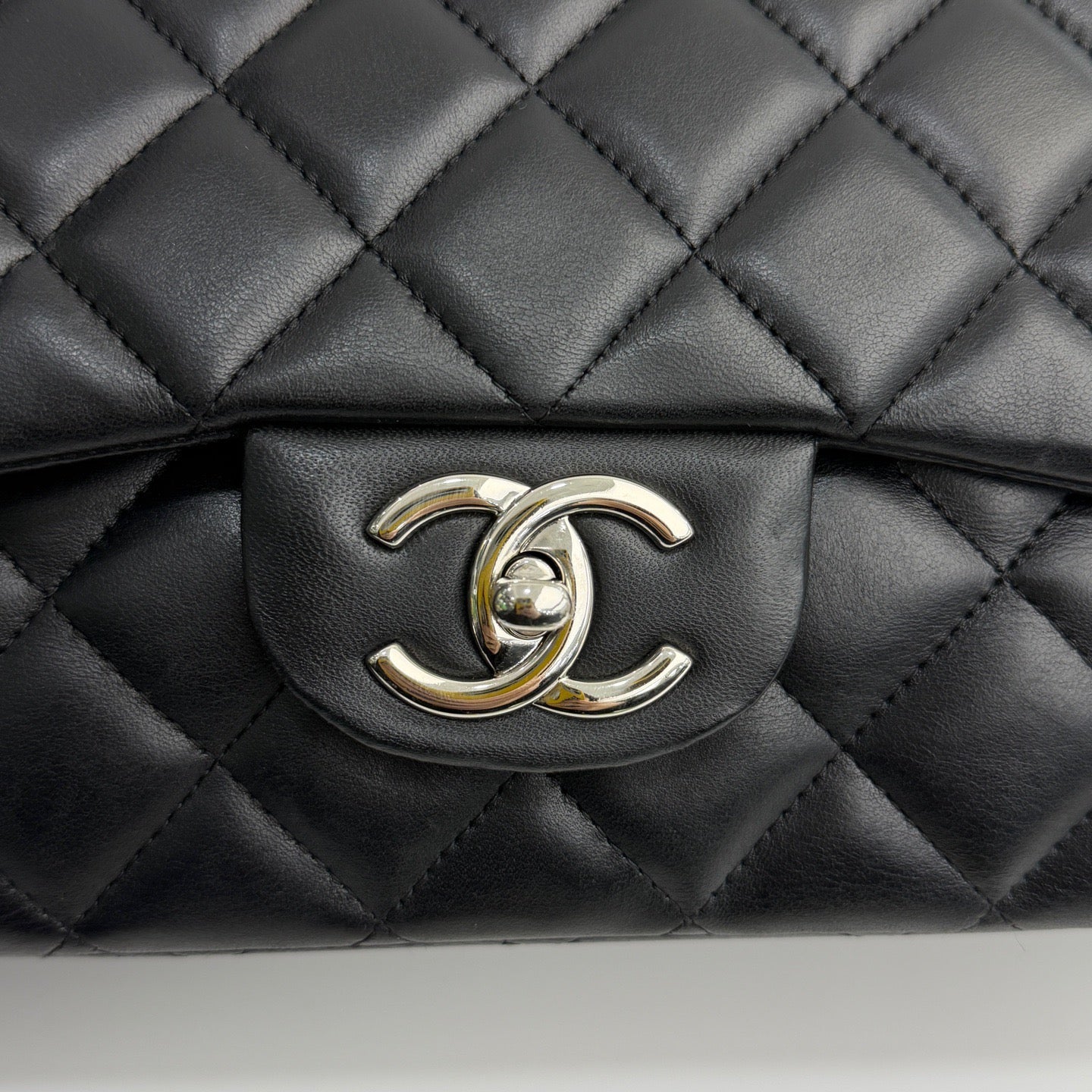 Chanel - Timeless/Classique - Leather - Black - (large)