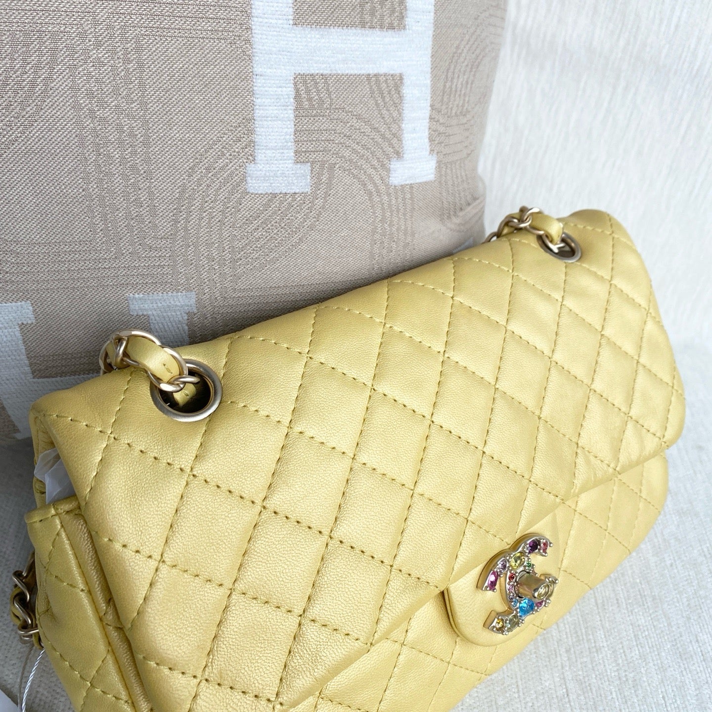 Chanel - Timeless/Classique - Leather - Yellow - (Medium)