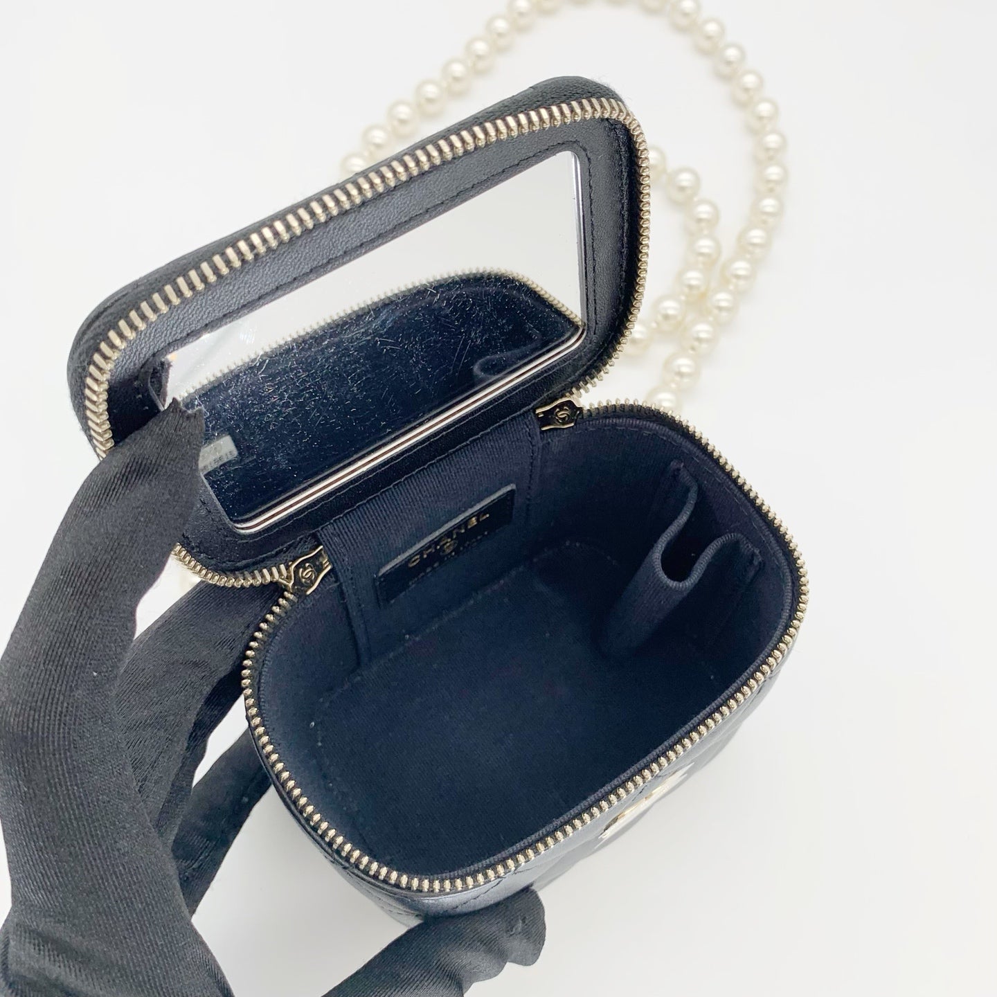 Chanel - Vanity Case - Leather - Black - (mini)