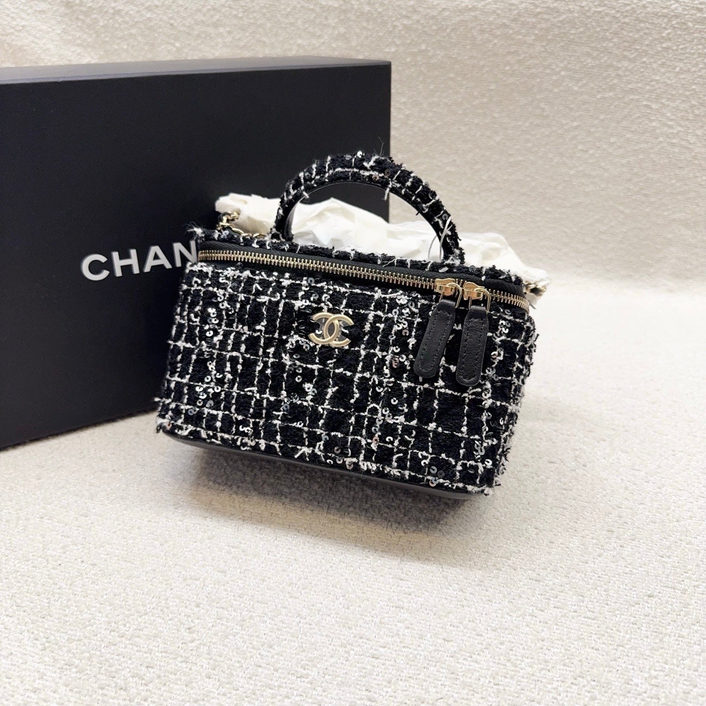 Chanel - Vanity Case - Tweed, lambskin leather, and sequins - Black - (mini)