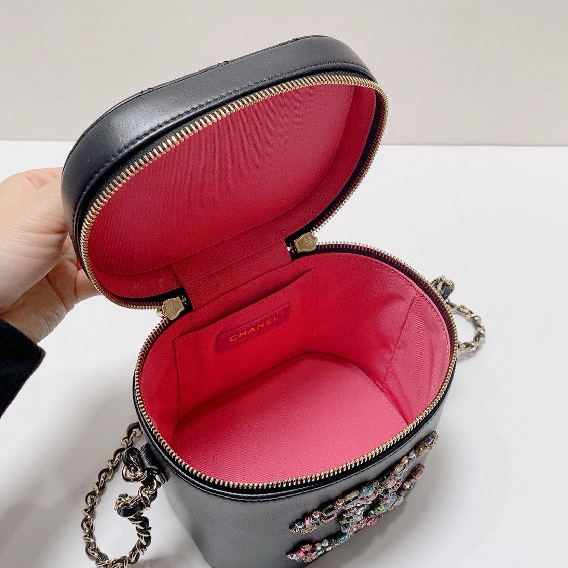 Chanel - Vanity Case with Embellished CC Logo - Lambskin leather - Black - (mini)